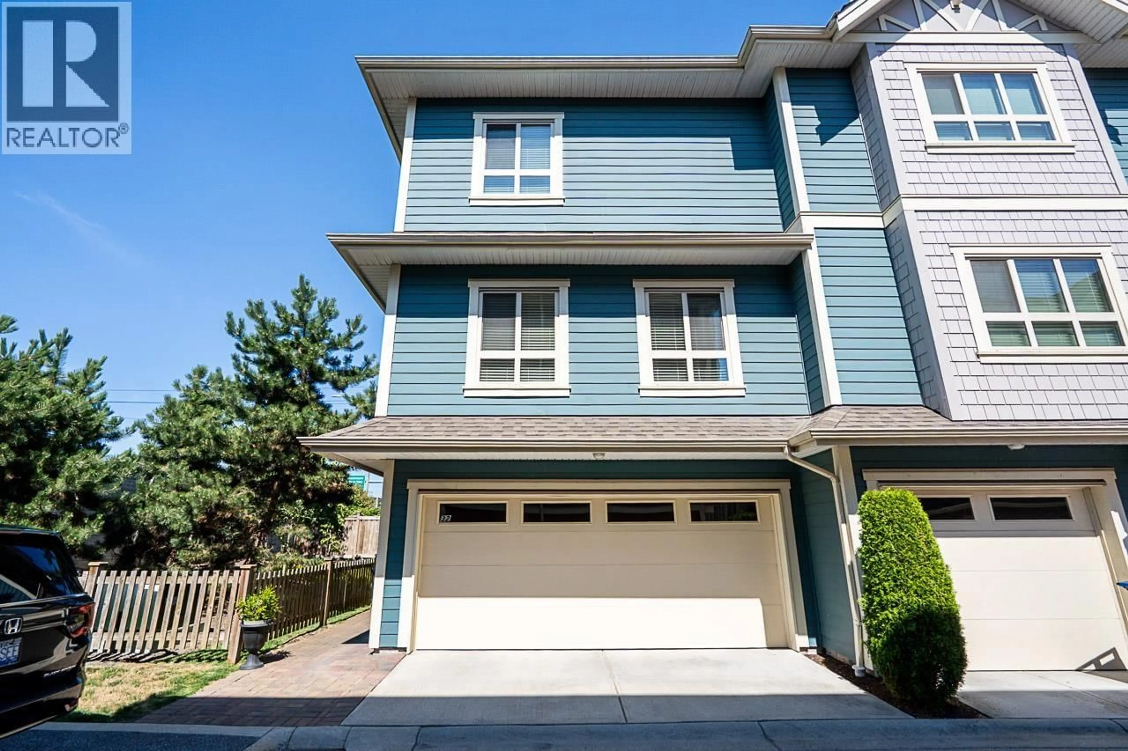 Home with vinyl exterior material, street for 32 - 843 EWEN AVENUE, New Westminster British Columbia V3M0K6