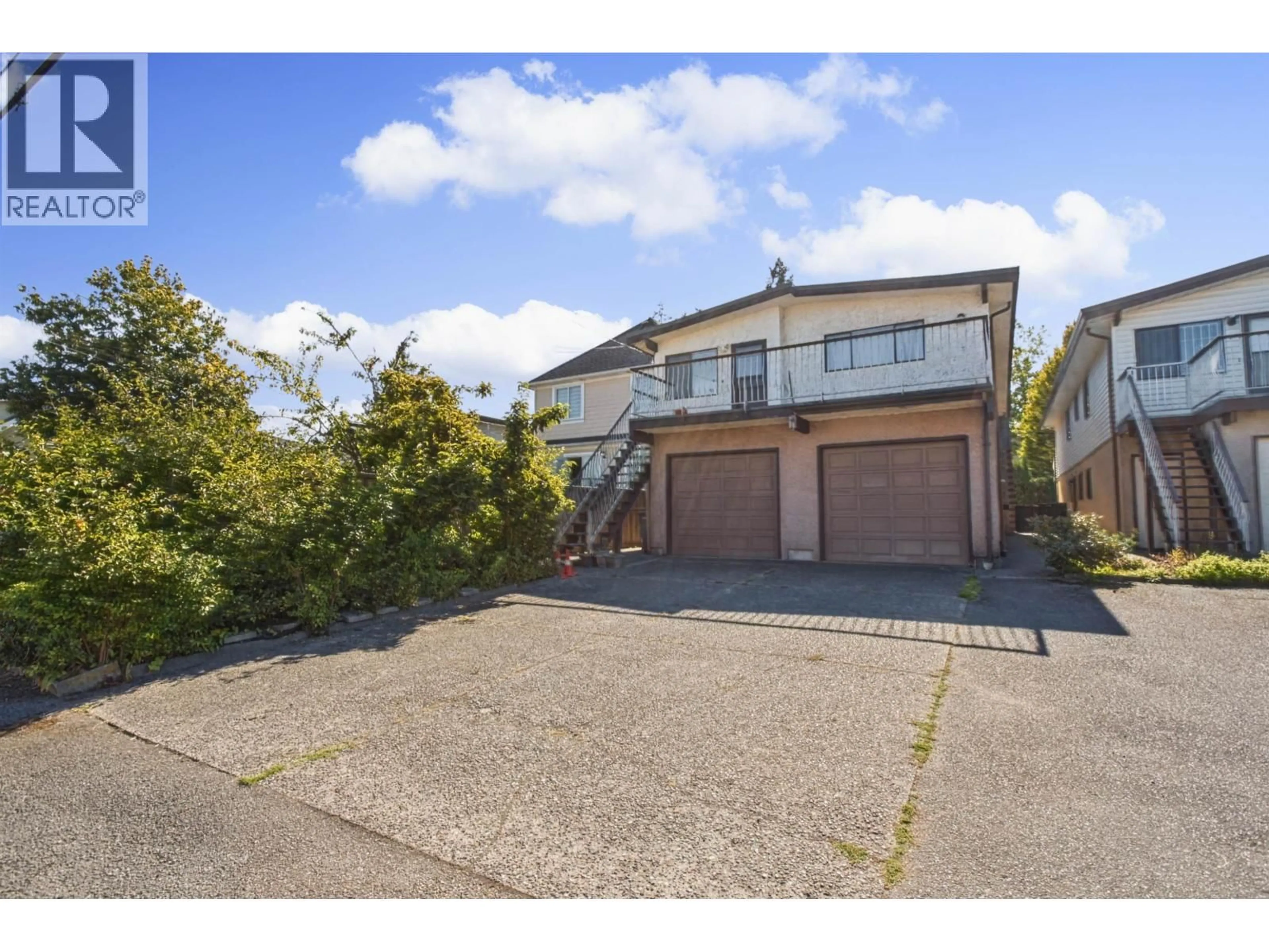 A pic from outside/outdoor area/front of a property/back of a property/a pic from drone, street for 2671 41ST AVENUE, Vancouver British Columbia V5R2W6