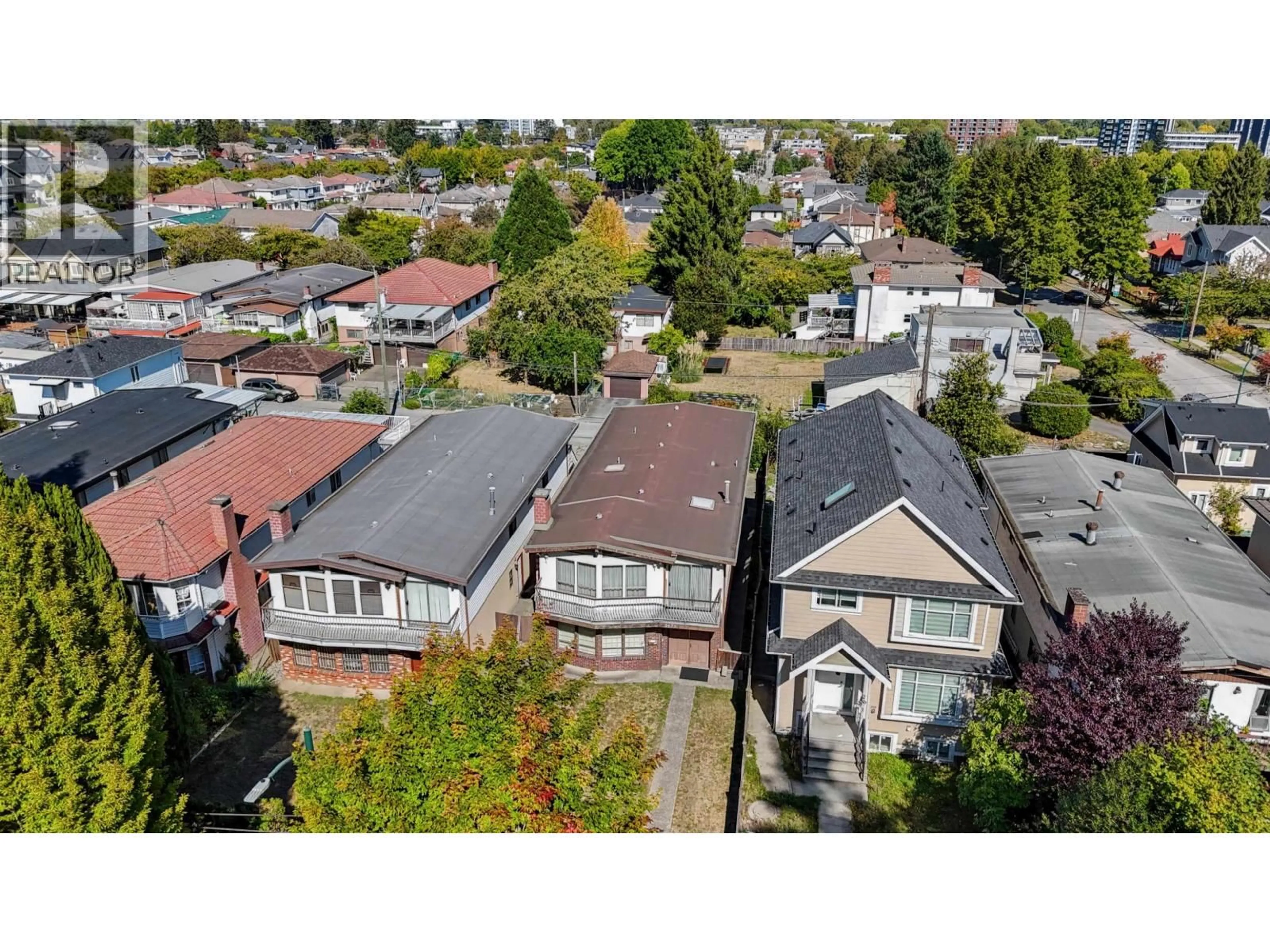 A pic from outside/outdoor area/front of a property/back of a property/a pic from drone, city buildings view from balcony for 2671 41ST AVENUE, Vancouver British Columbia V5R2W6