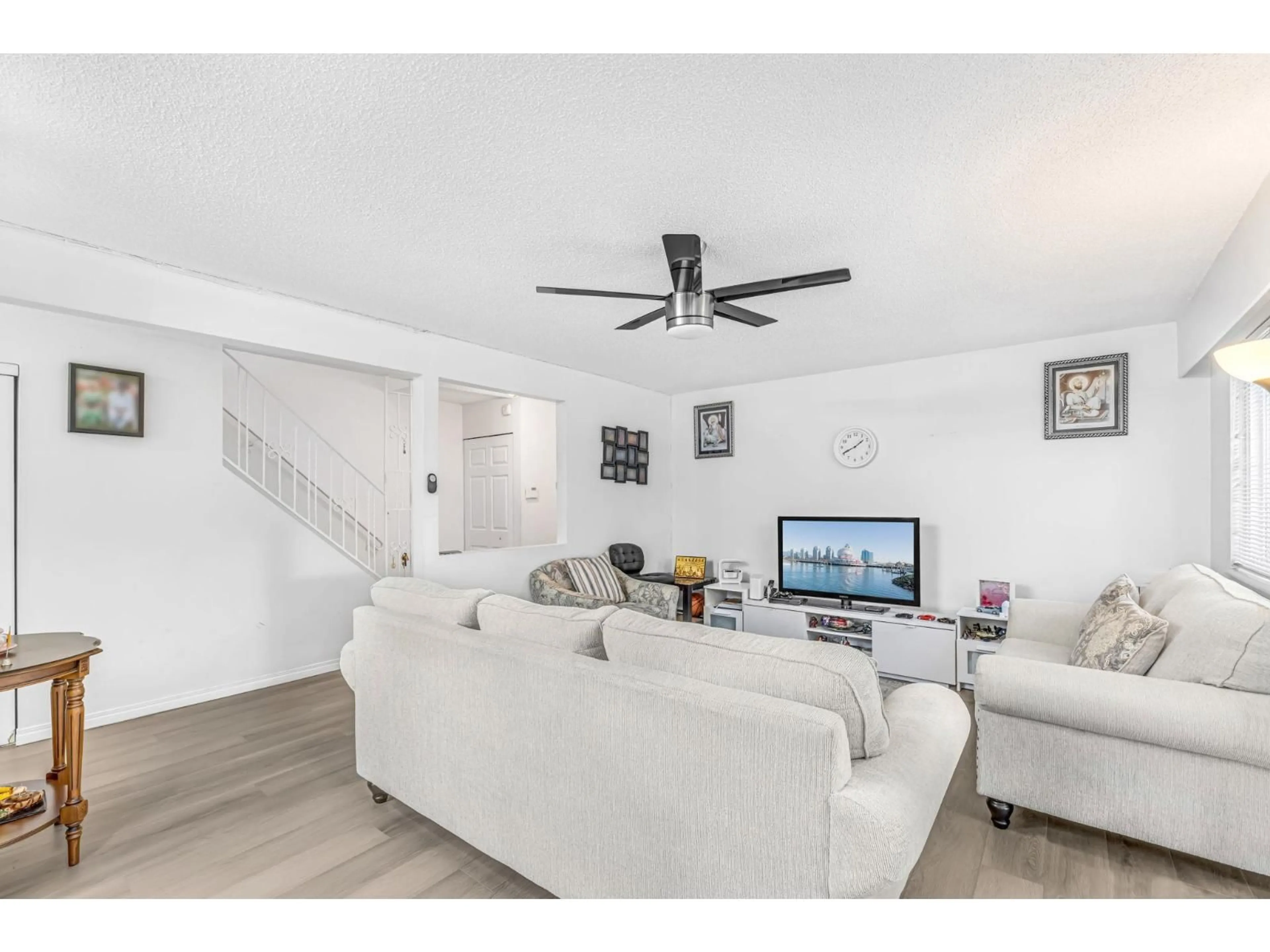 Living room with furniture, unknown for 1 - 9400 122 STREET, Surrey British Columbia V3V4L6