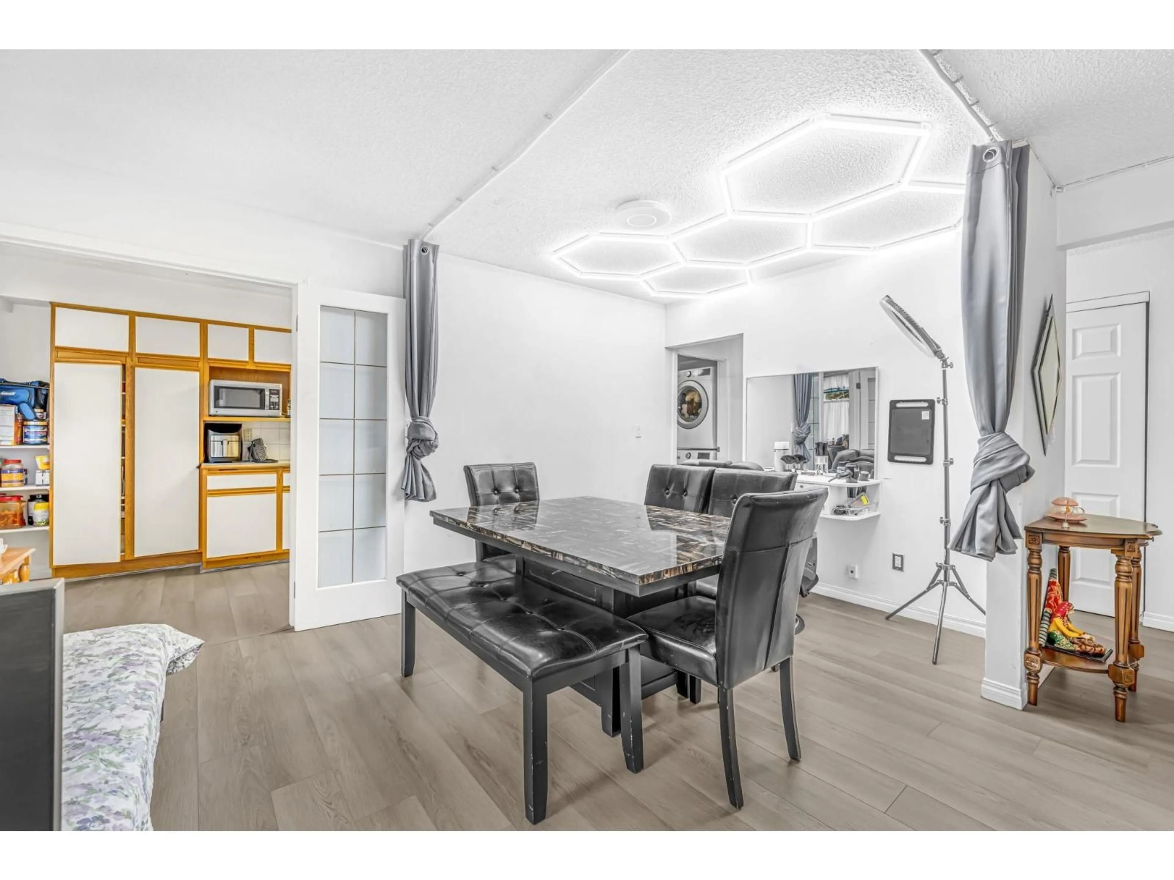 Dining room, wood/laminate floor for 1 - 9400 122 STREET, Surrey British Columbia V3V4L6