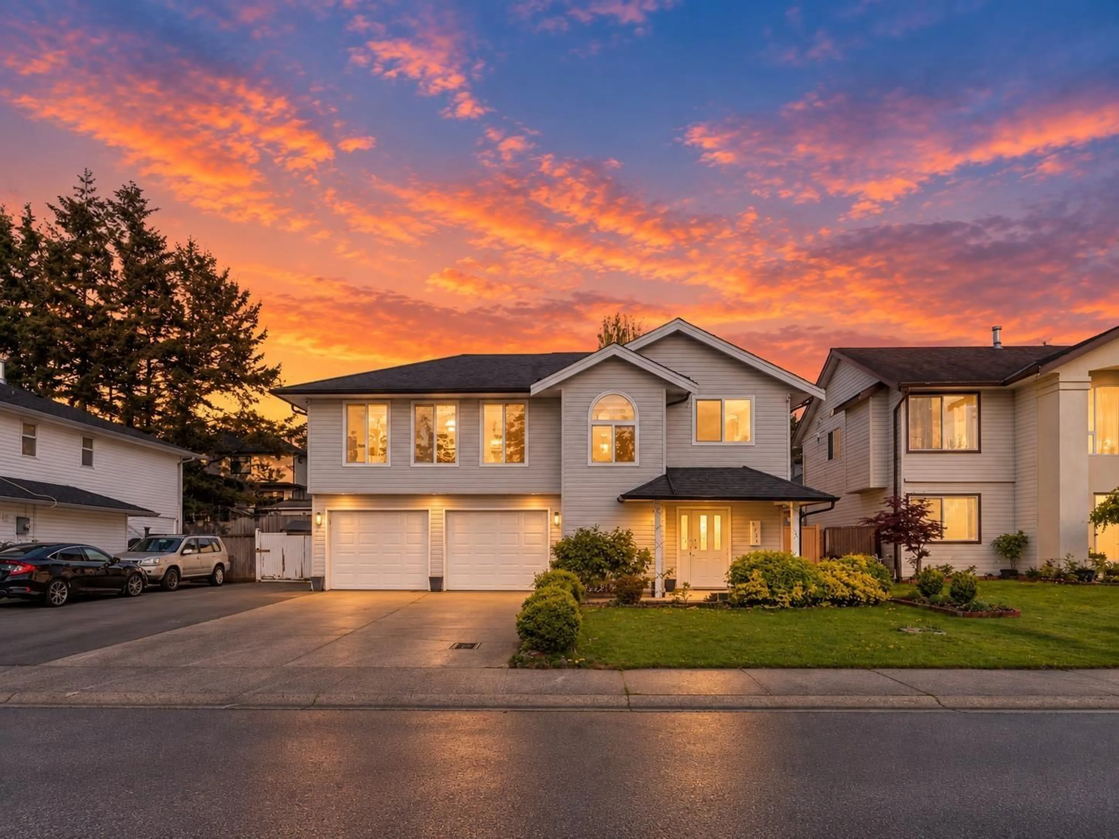 Home with vinyl exterior material, street for 2706 MITCHELL STREET, Abbotsford British Columbia V2T5G4