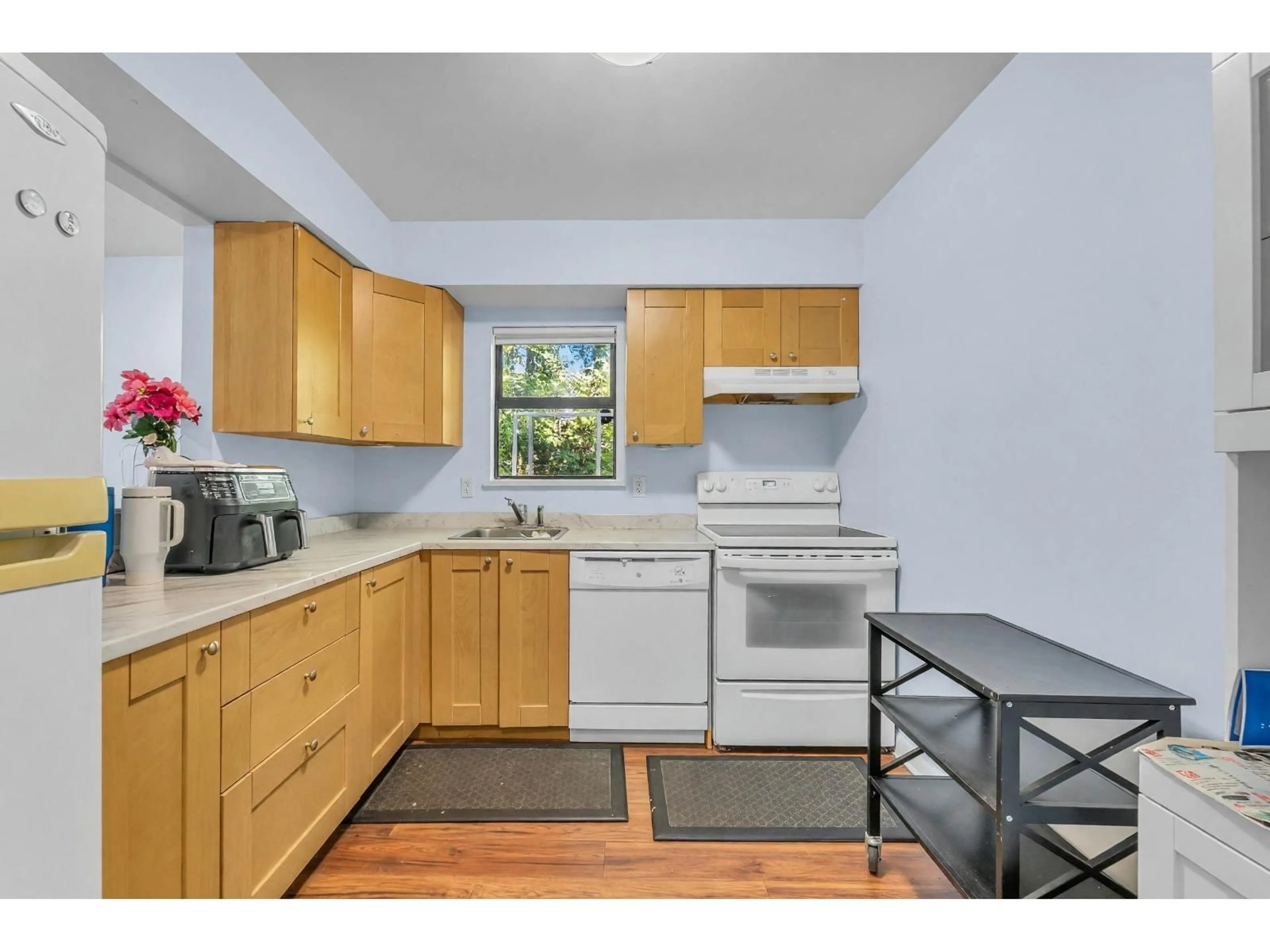 Standard kitchen, unknown for 518 - 10620 150 STREET, Surrey British Columbia V3R7R9