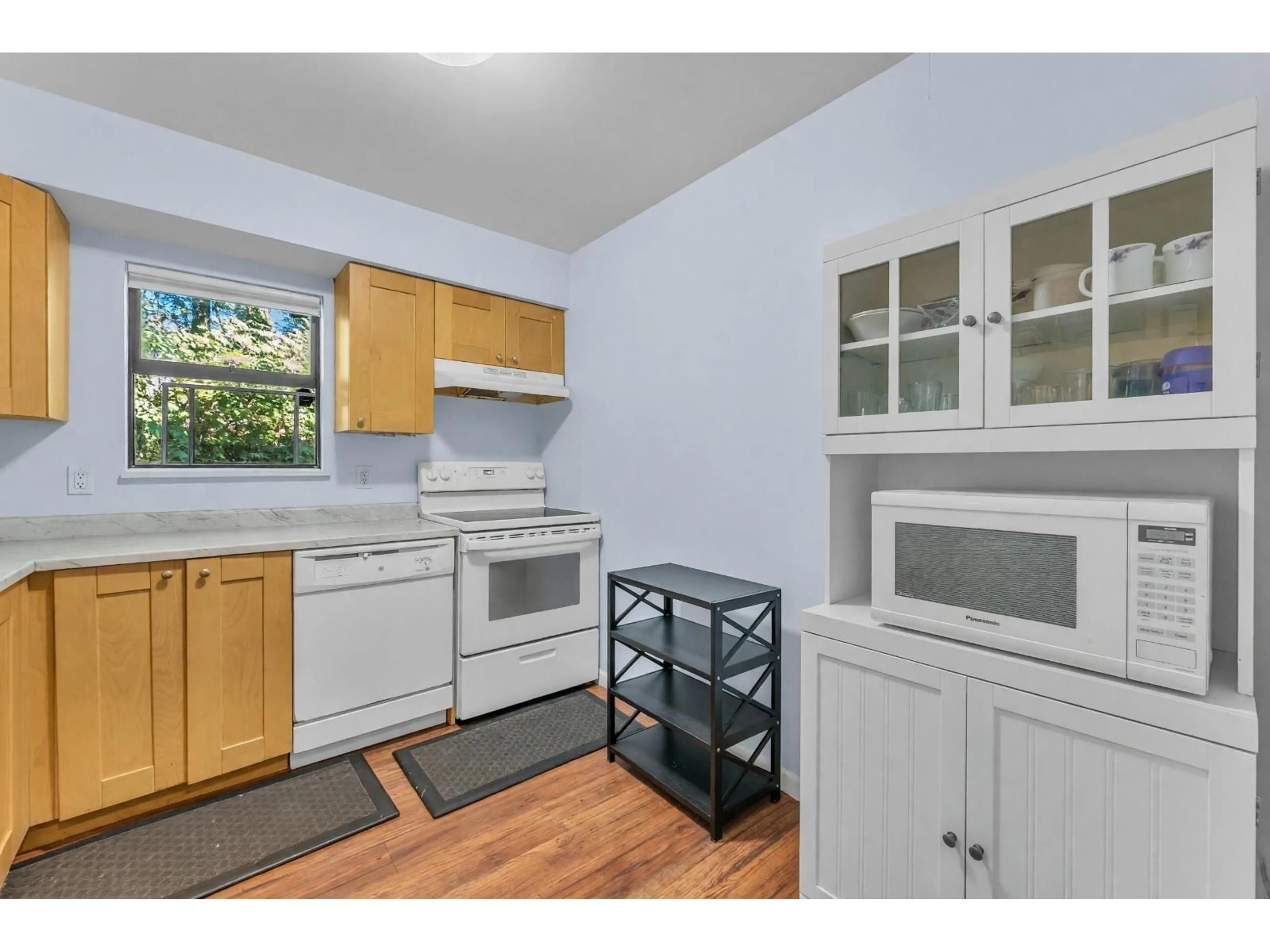 Standard kitchen, unknown for 518 - 10620 150 STREET, Surrey British Columbia V3R7R9