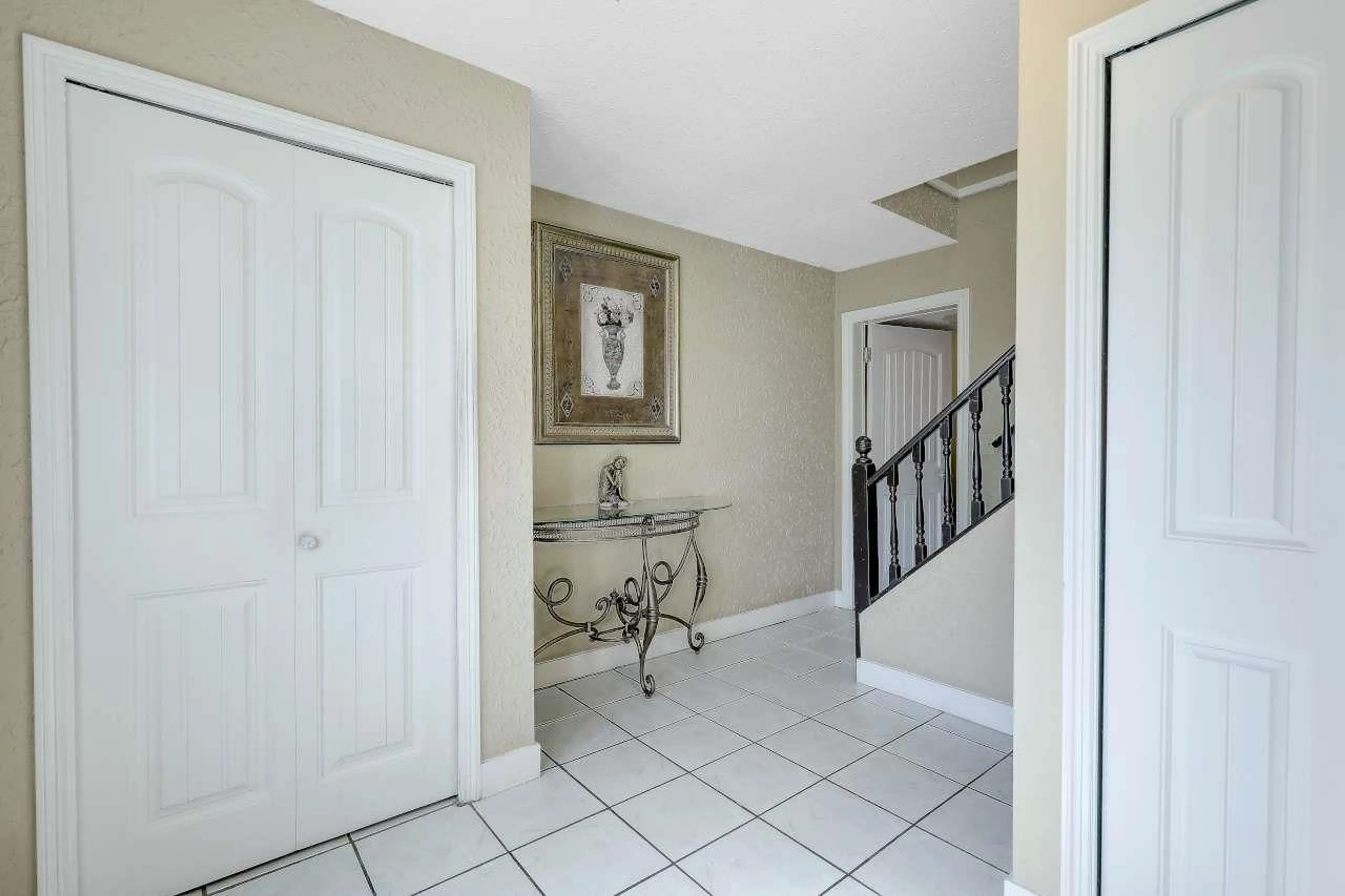 Indoor entryway for 11183 74A AVENUE, Delta British Columbia V4C7C4