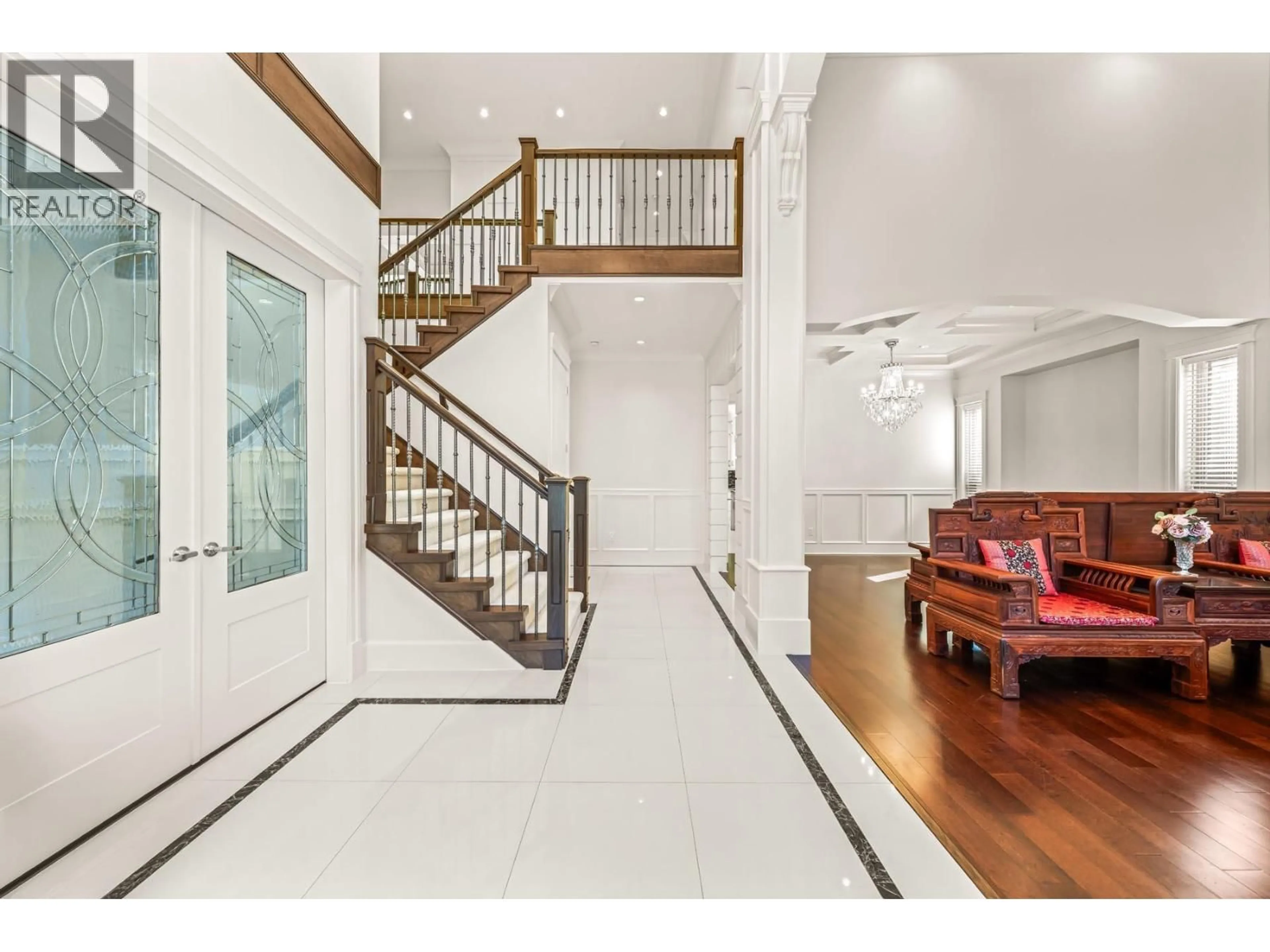 Indoor foyer for 9920 GILBERT ROAD, Richmond British Columbia V7E2G9