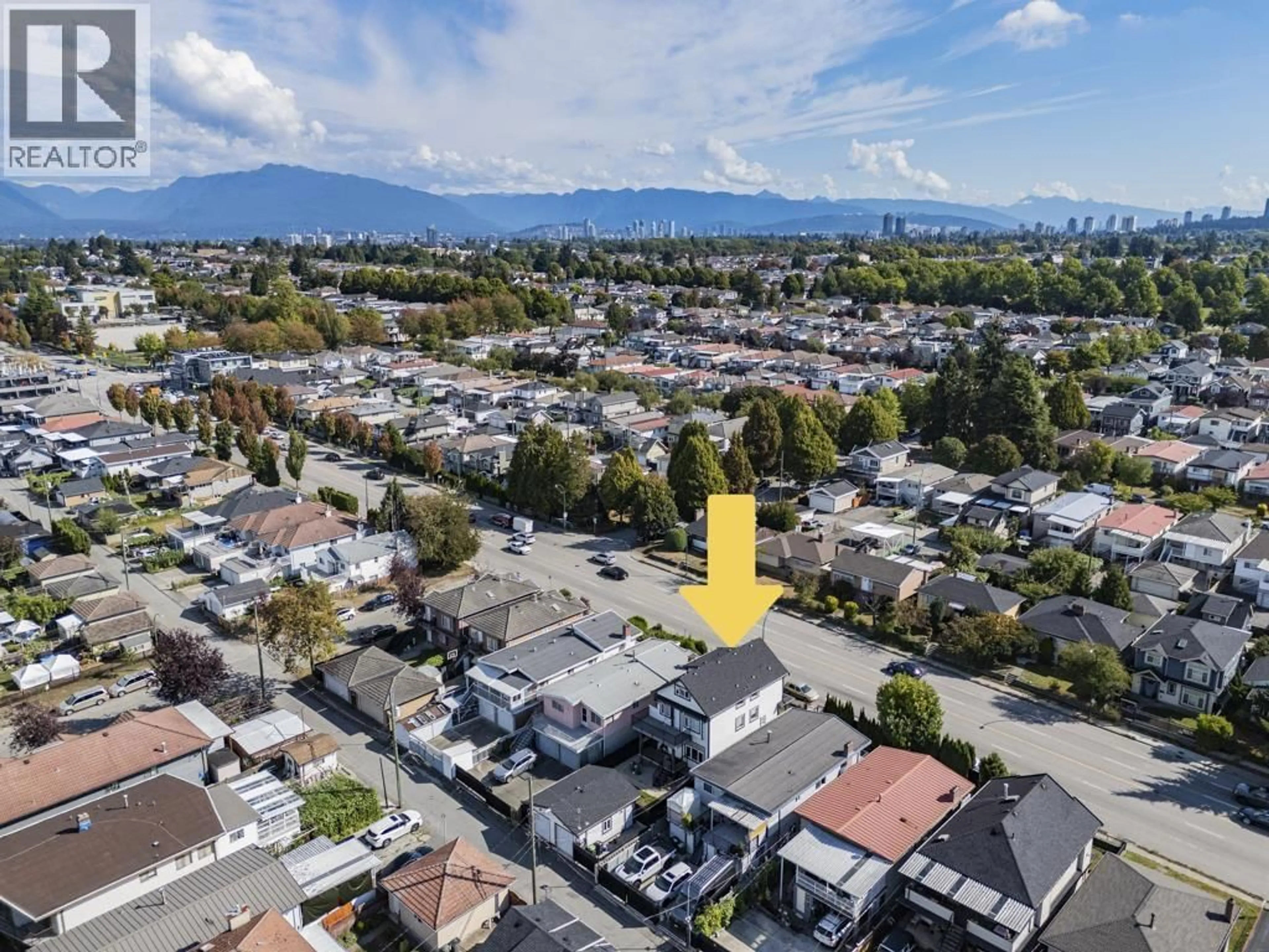 A pic from outside/outdoor area/front of a property/back of a property/a pic from drone, mountain view for 6751 KNIGHT STREET, Vancouver British Columbia V5P2W4