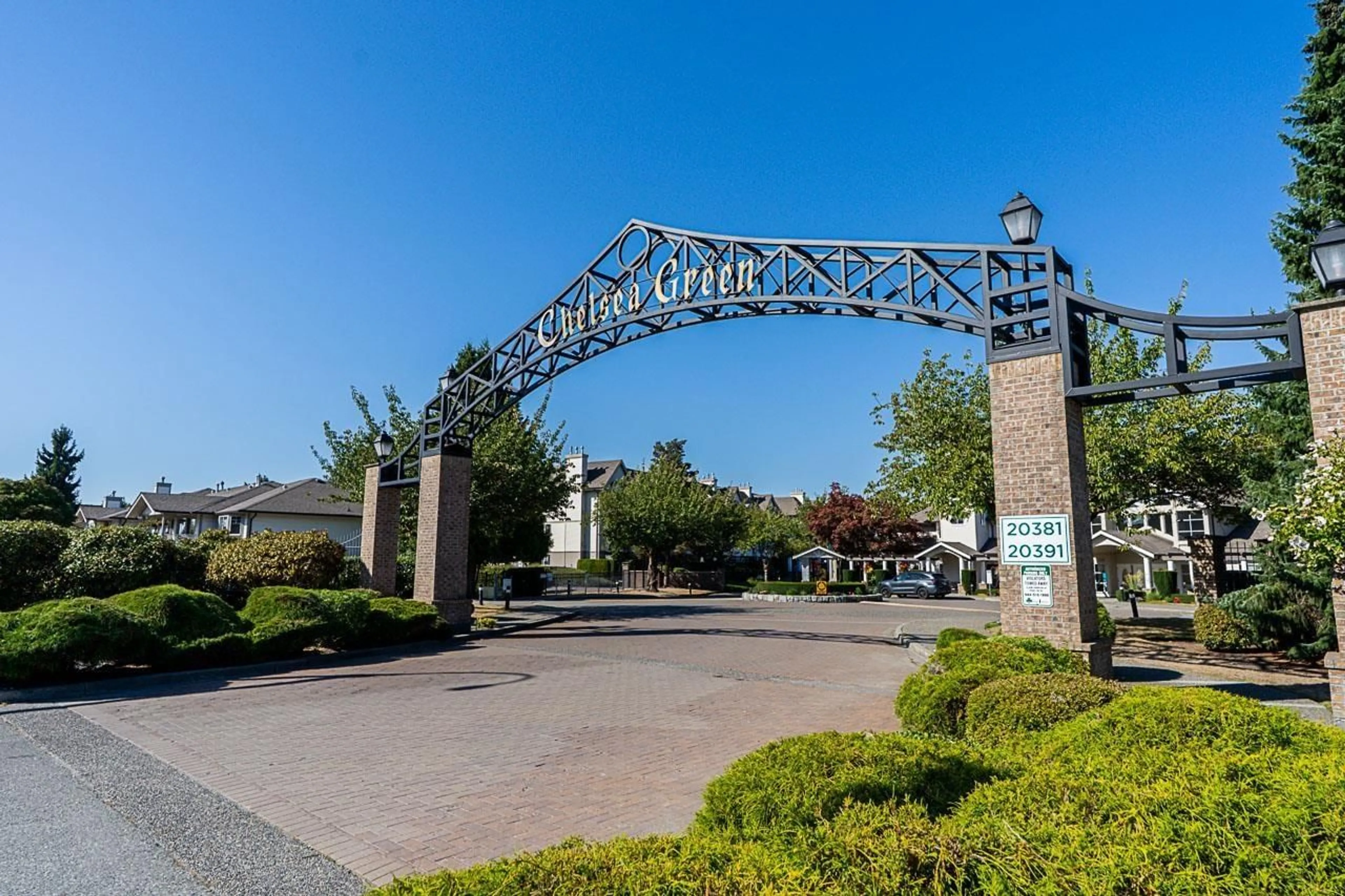 Indoor foyer for 231 - 20391 96 AVENUE, Surrey British Columbia V1M2L2