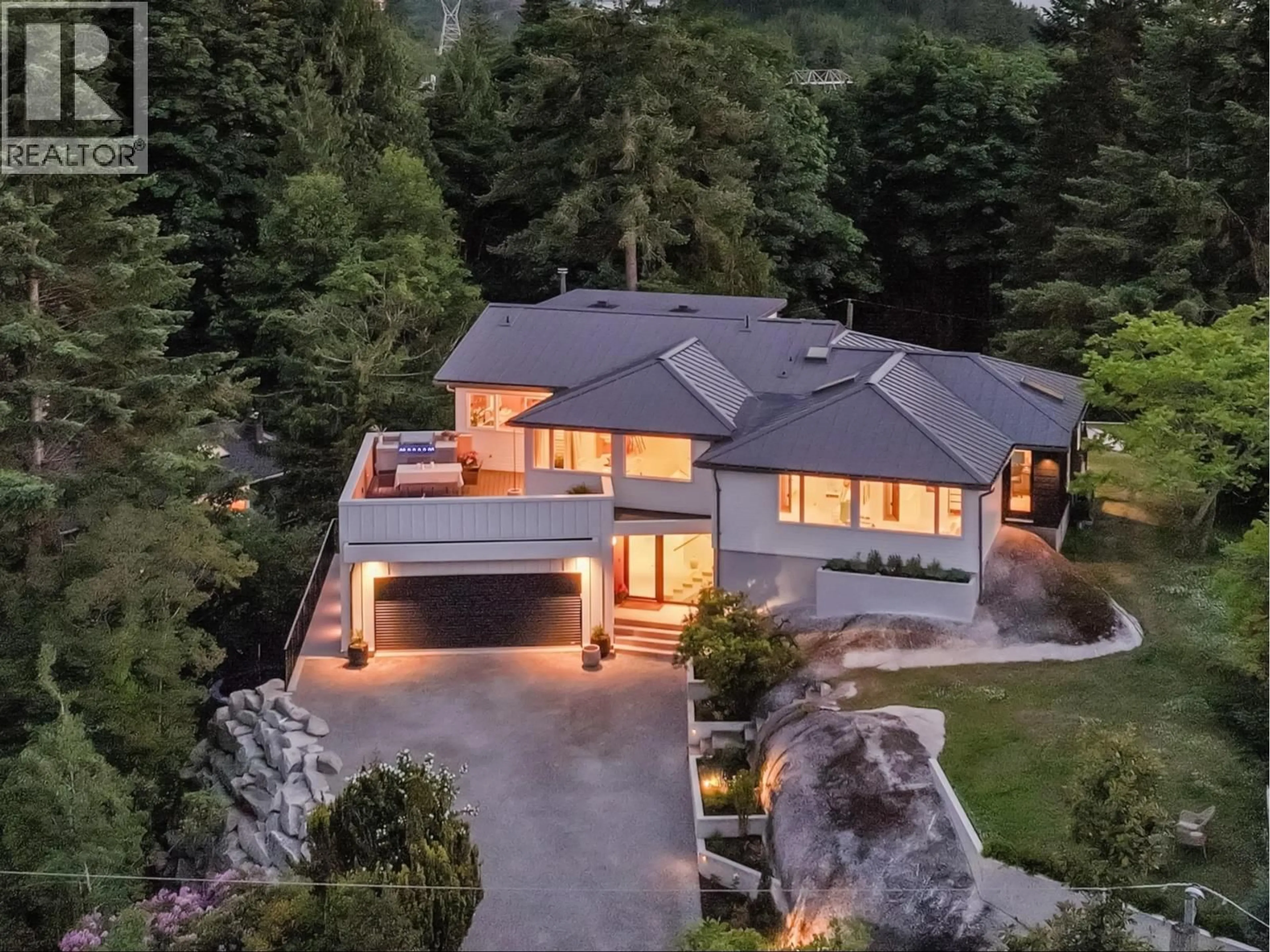 A pic from outside/outdoor area/front of a property/back of a property/a pic from drone, street for 38243 VISTA CRESCENT, Squamish British Columbia V8B0B1