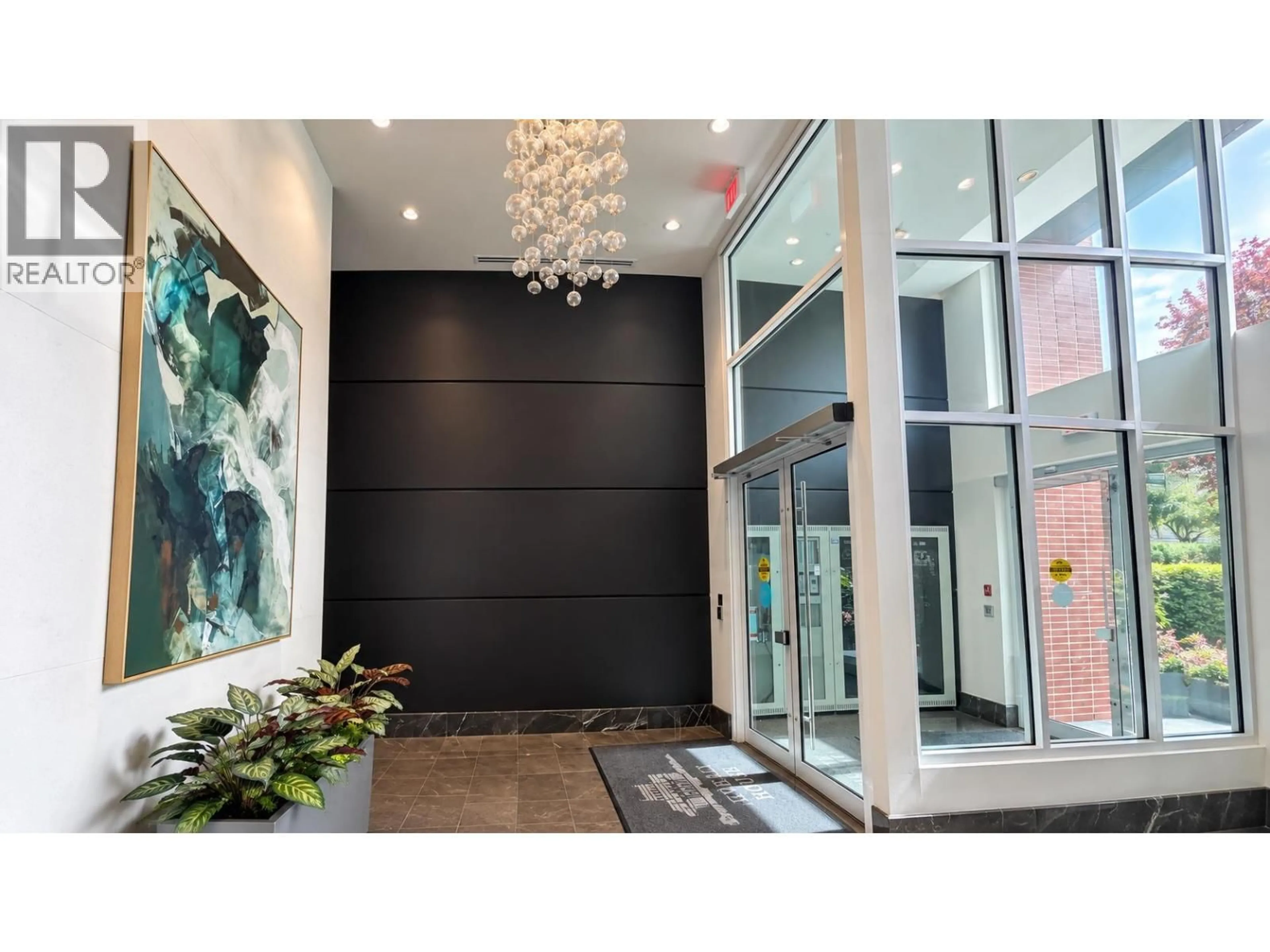 Indoor foyer for 311 - 1561 57TH AVENUE, Vancouver British Columbia V6P0H5
