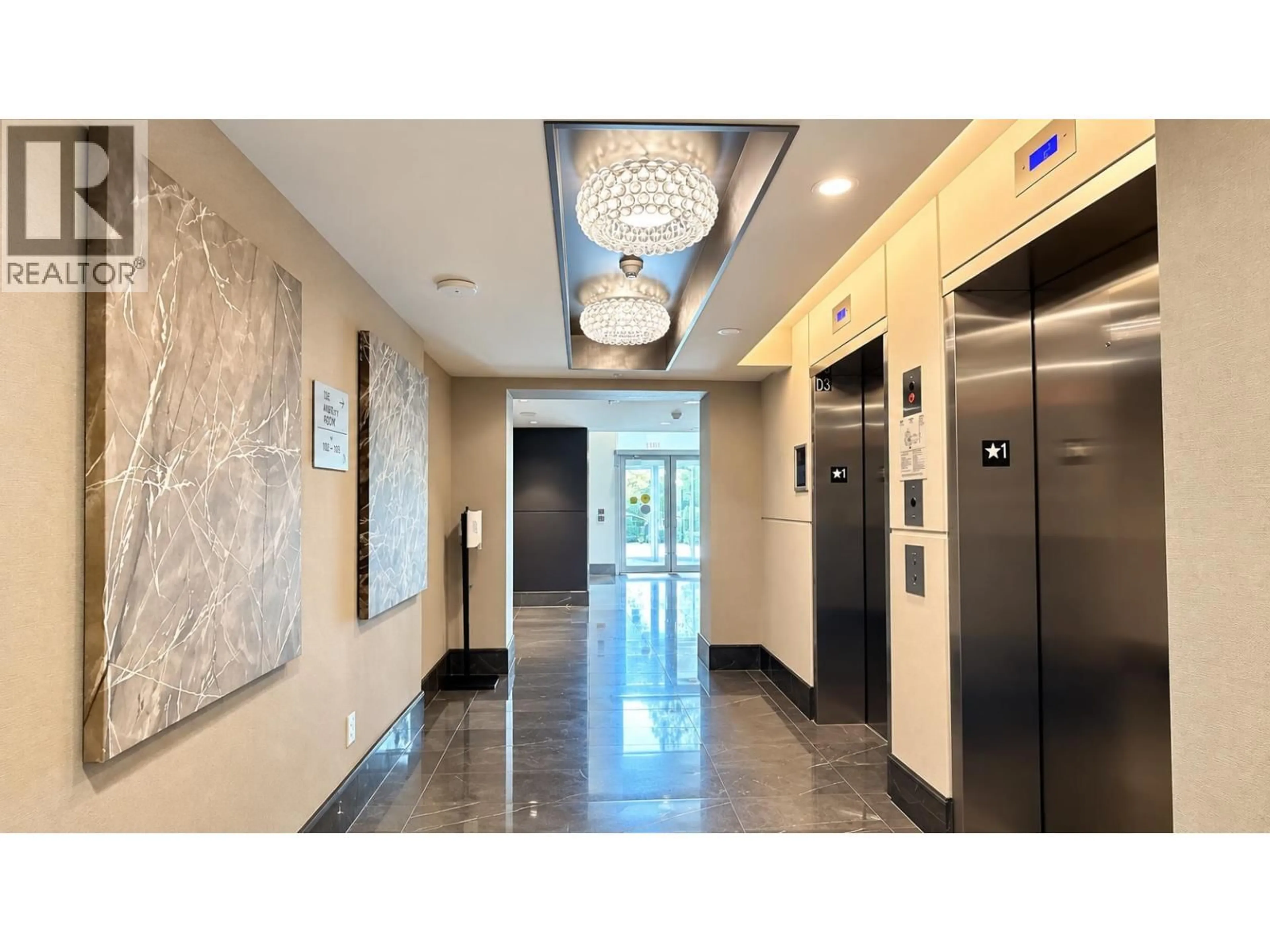 Indoor foyer for 311 - 1561 57TH AVENUE, Vancouver British Columbia V6P0H5