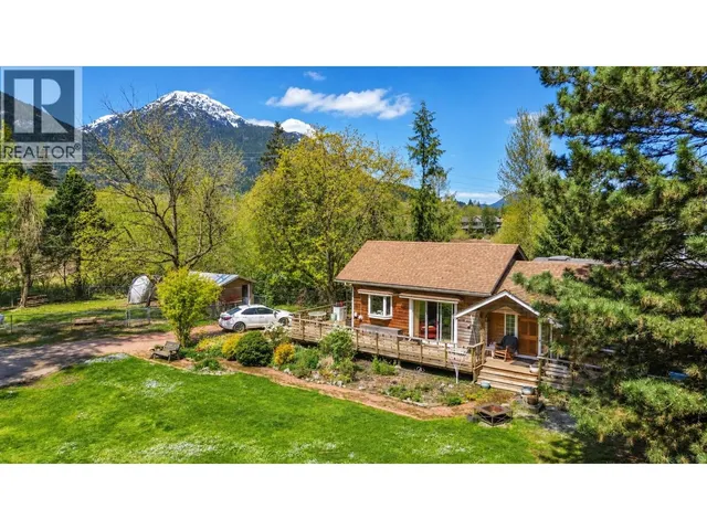 1020 FINCH DRIVE, Squamish 4