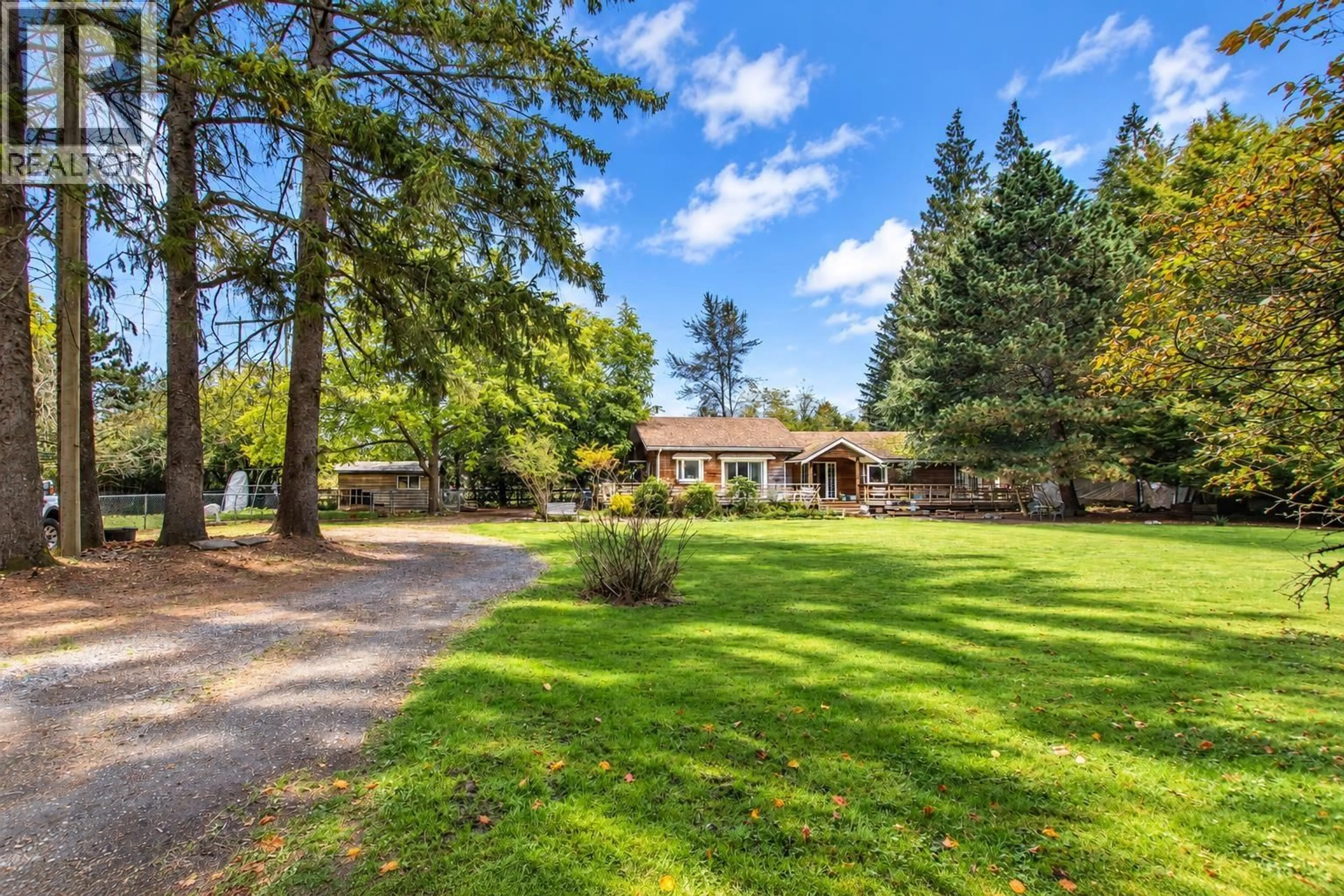 A pic from outside/outdoor area/front of a property/back of a property/a pic from drone, unknown for 1020 FINCH DRIVE, Squamish British Columbia V8B0C2