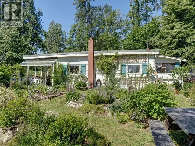 947 NORTH ROAD, Gibsons 2