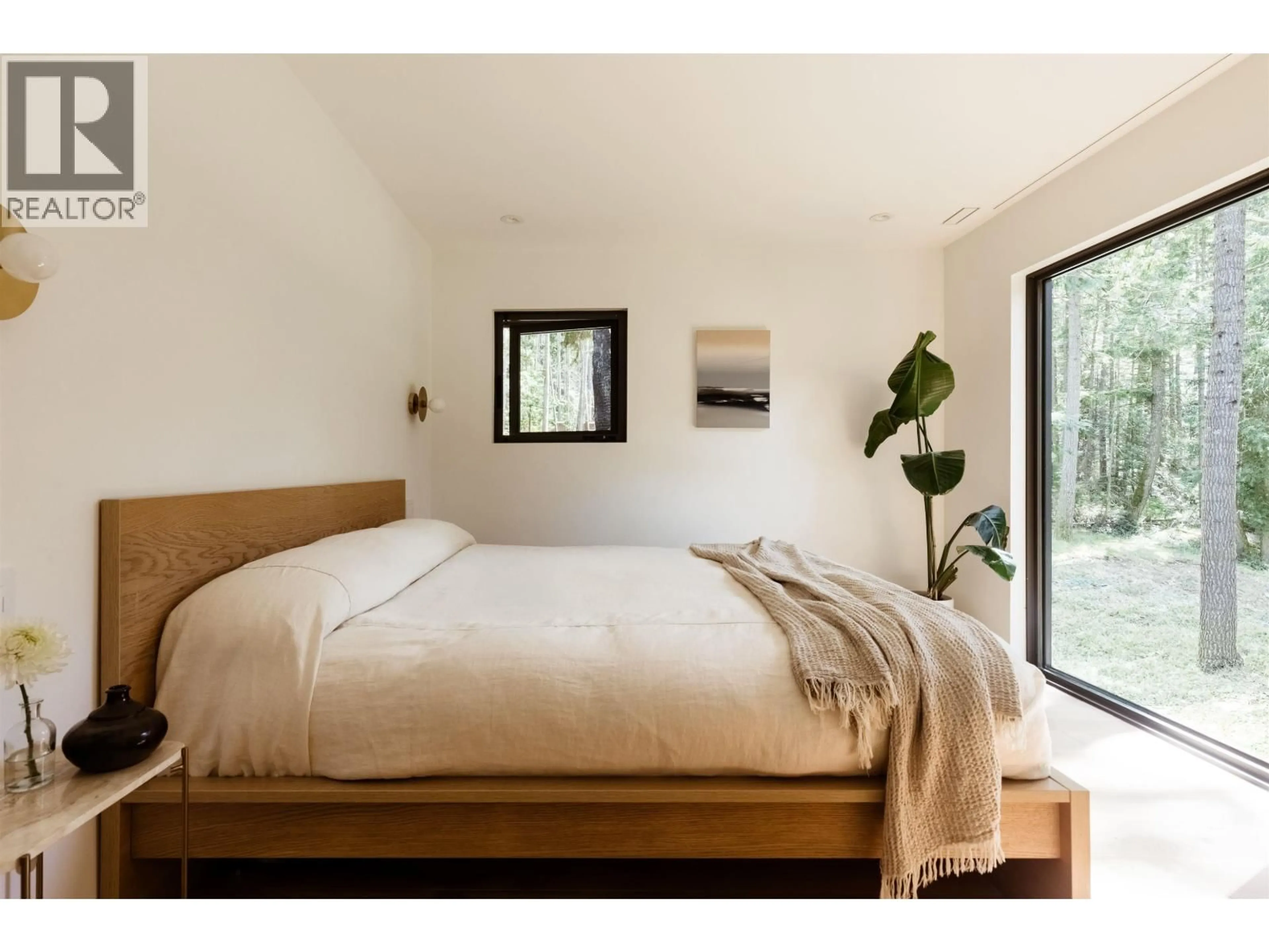 Bedroom with bed, wood/laminate floor for 1616 JOAN AUDREY LANE, Bowen Island British Columbia V0N1G2