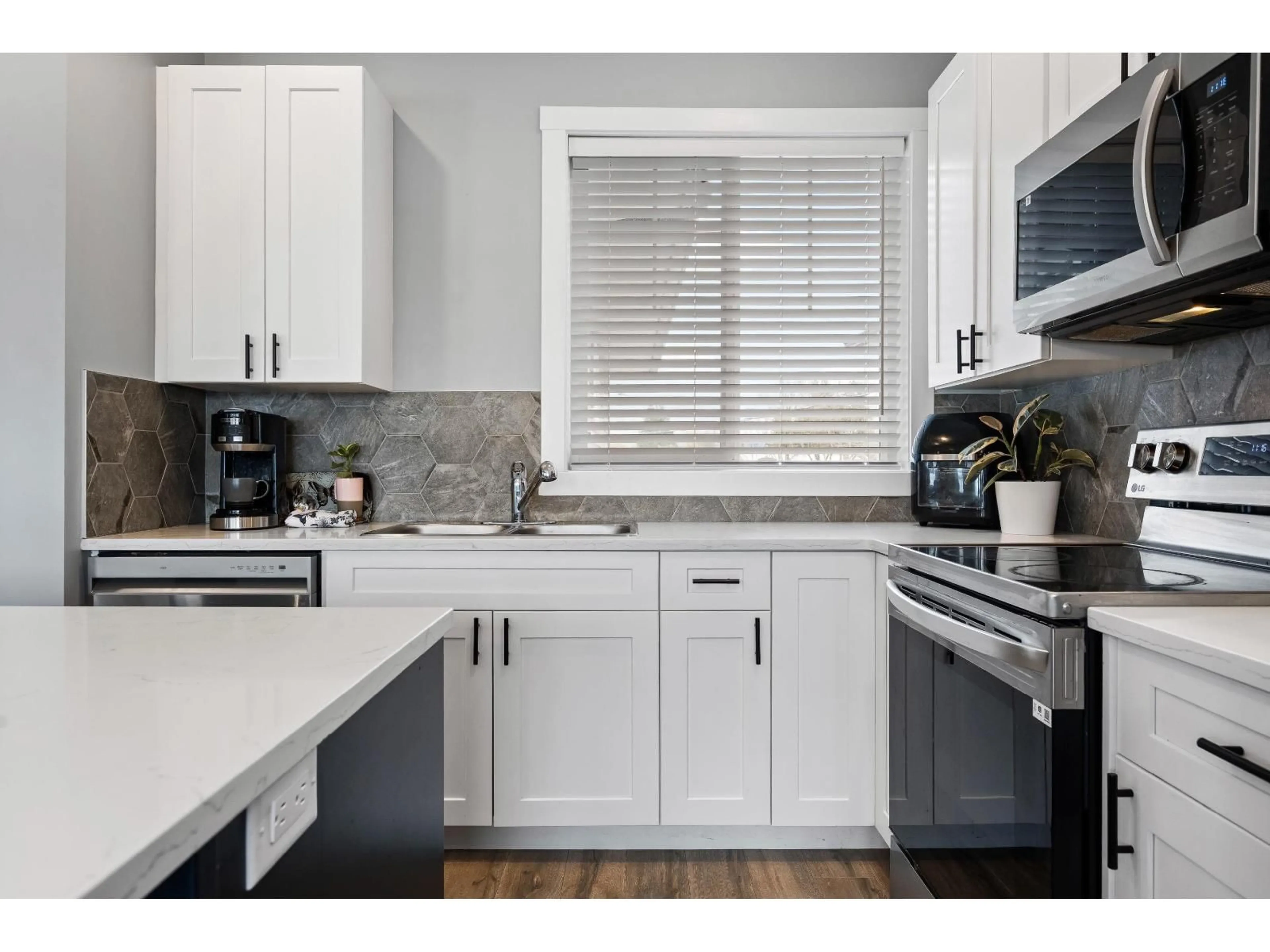 Unknown for B - 9279 CARLETON STREET, Chilliwack British Columbia V2P6E1