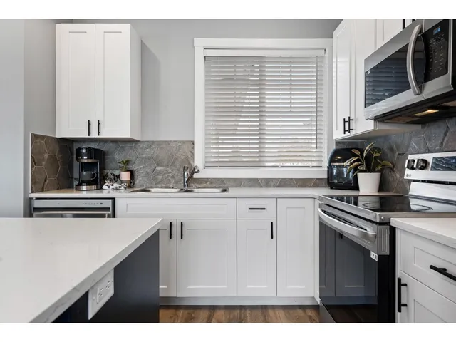 B - 9279 CARLETON STREET, Chilliwack 2