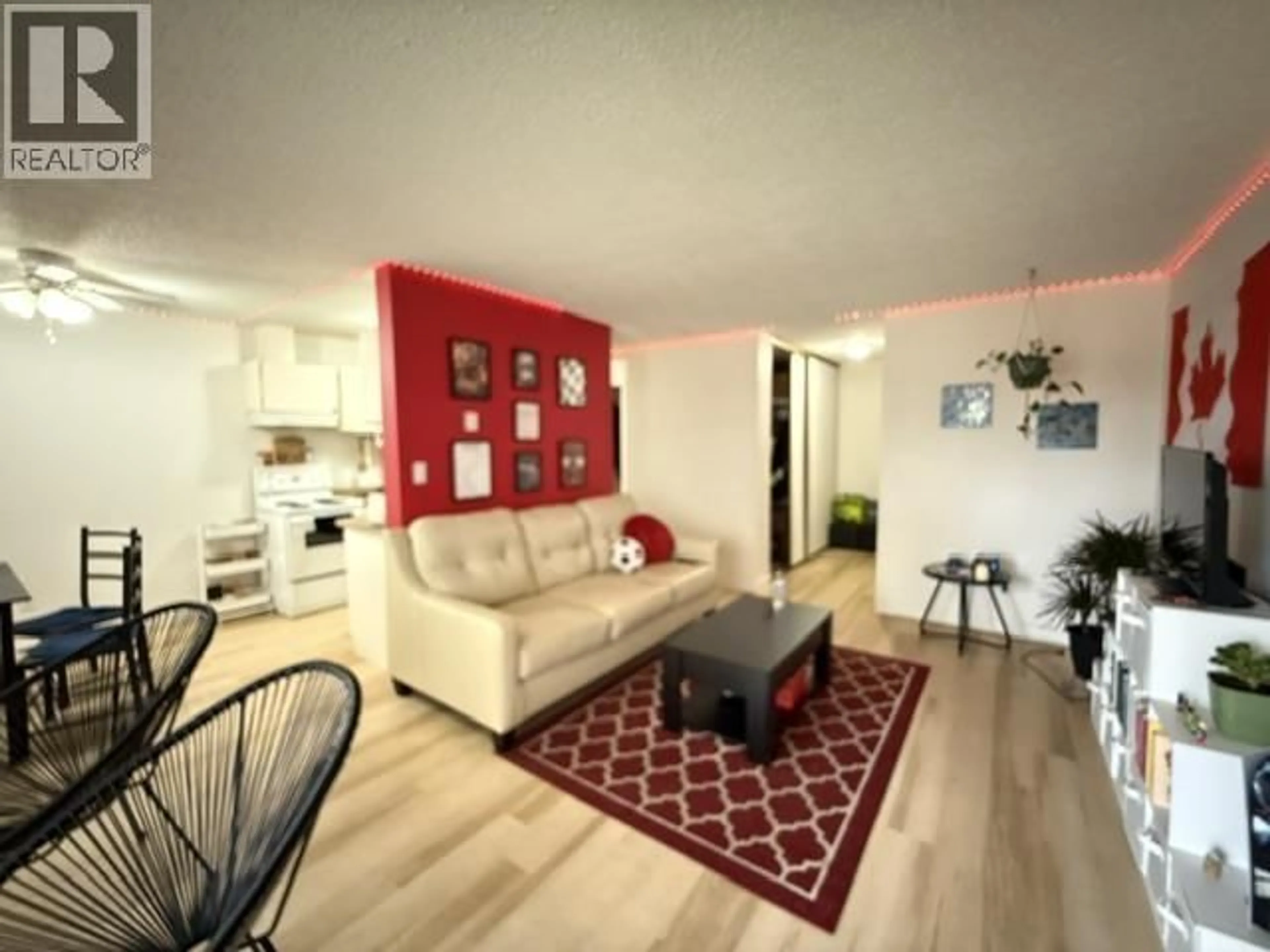 Living room with furniture, wood/laminate floor for 101 - 282 BROADWAY AVENUE, Williams Lake British Columbia V2G4J8