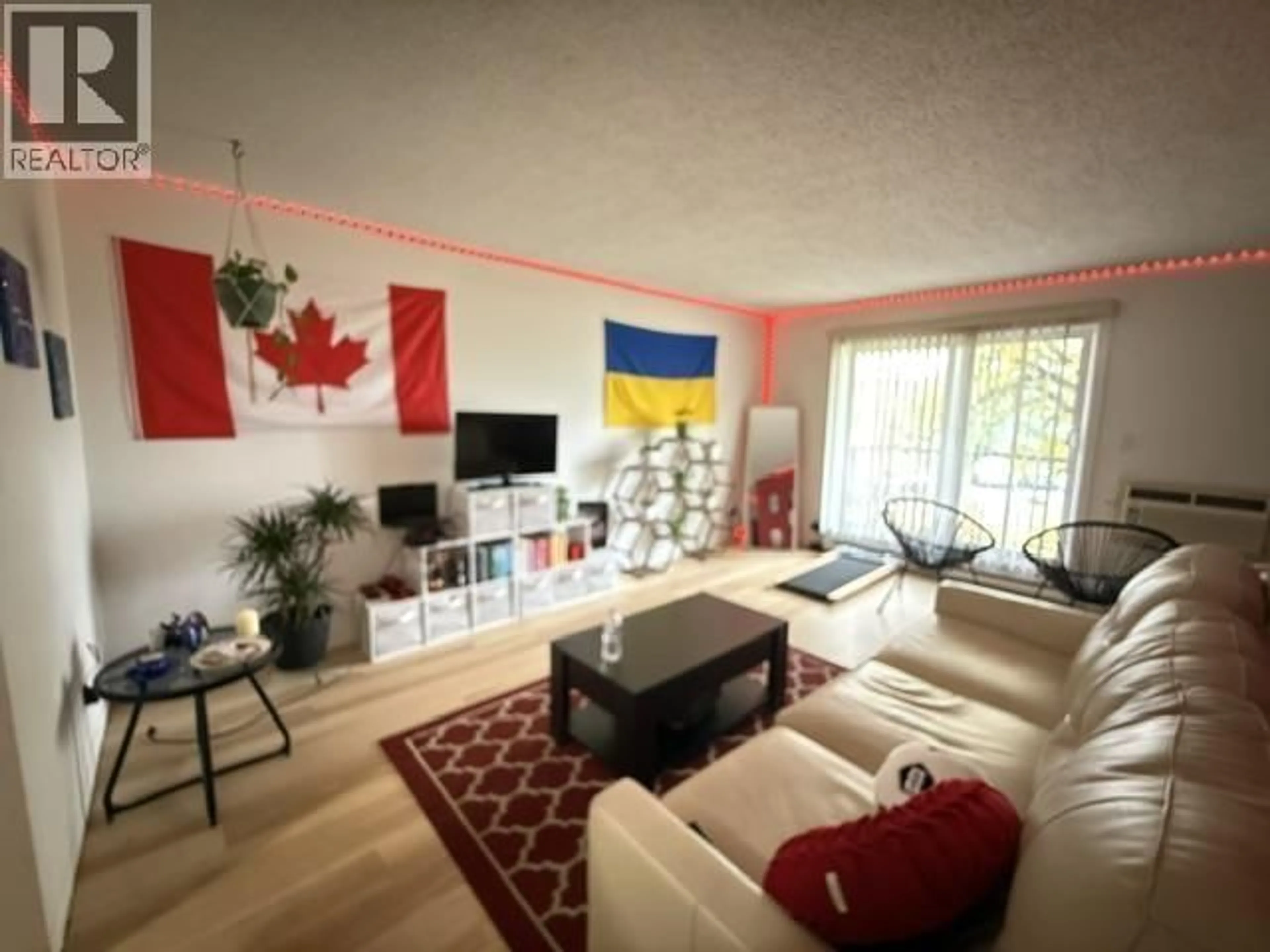 Living room with furniture, wood/laminate floor for 101 - 282 BROADWAY AVENUE, Williams Lake British Columbia V2G4J8