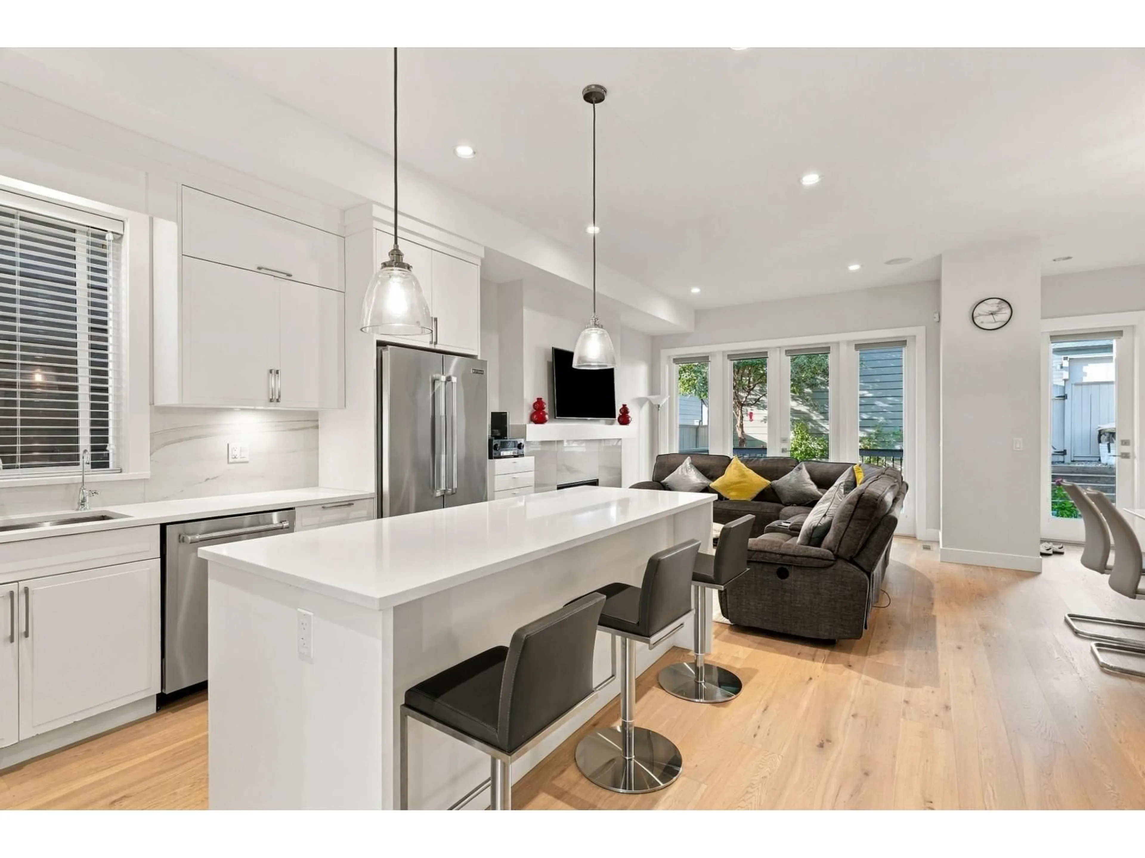 Open concept kitchen, unknown for 16475 21A AVENUE, Surrey British Columbia V3Z0V5