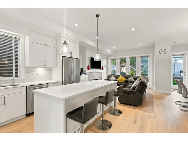 16475 21A AVENUE, Surrey 4