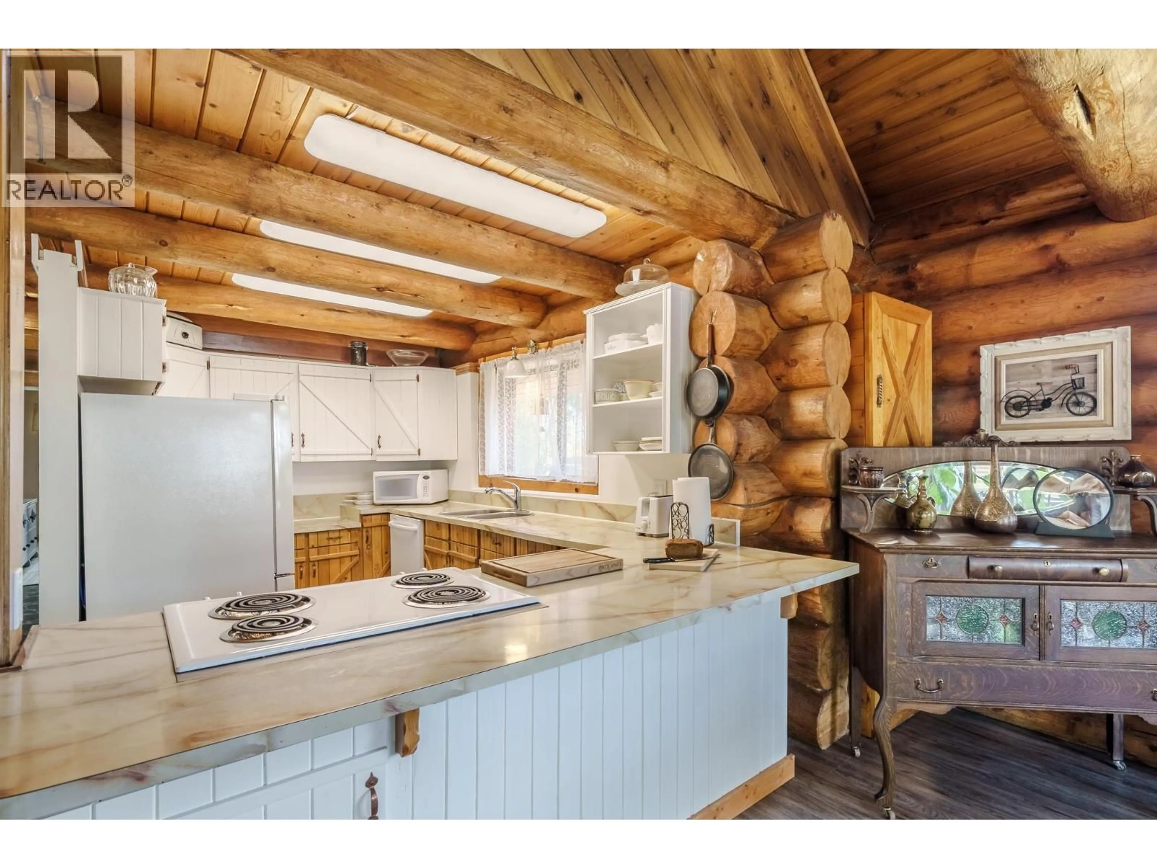 Rustic kitchen, wood/laminate floor for 5975 LITTLE FORT 24 HIGHWAY, Lone Butte British Columbia V0K1X0