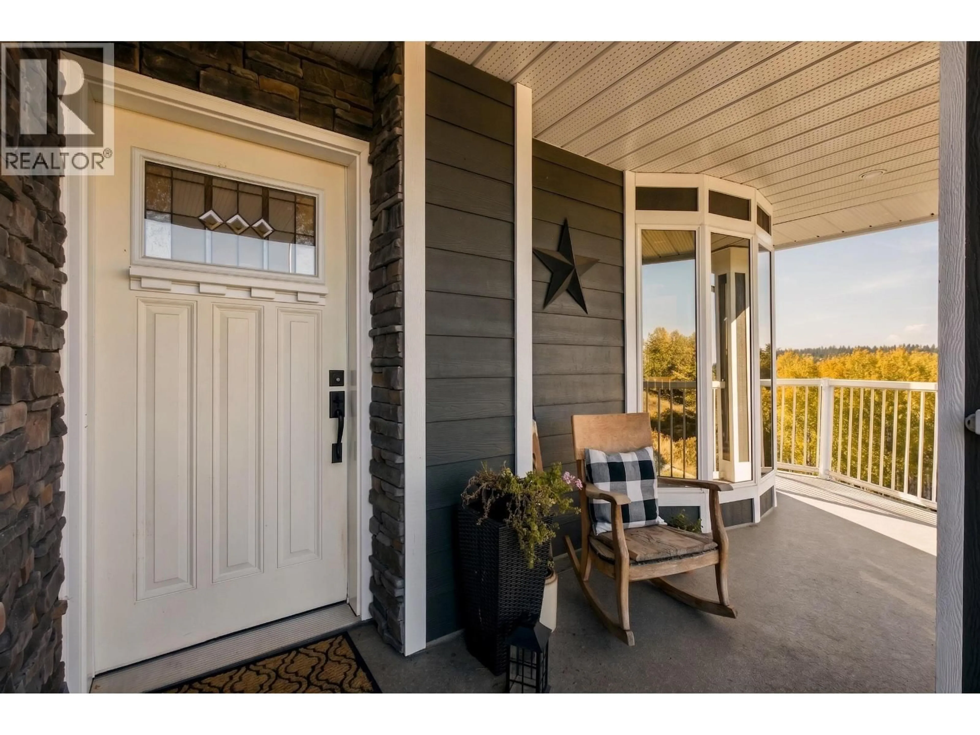 Indoor entryway for 3152 HUSTON ROAD, 150 Mile House British Columbia V0K2G0