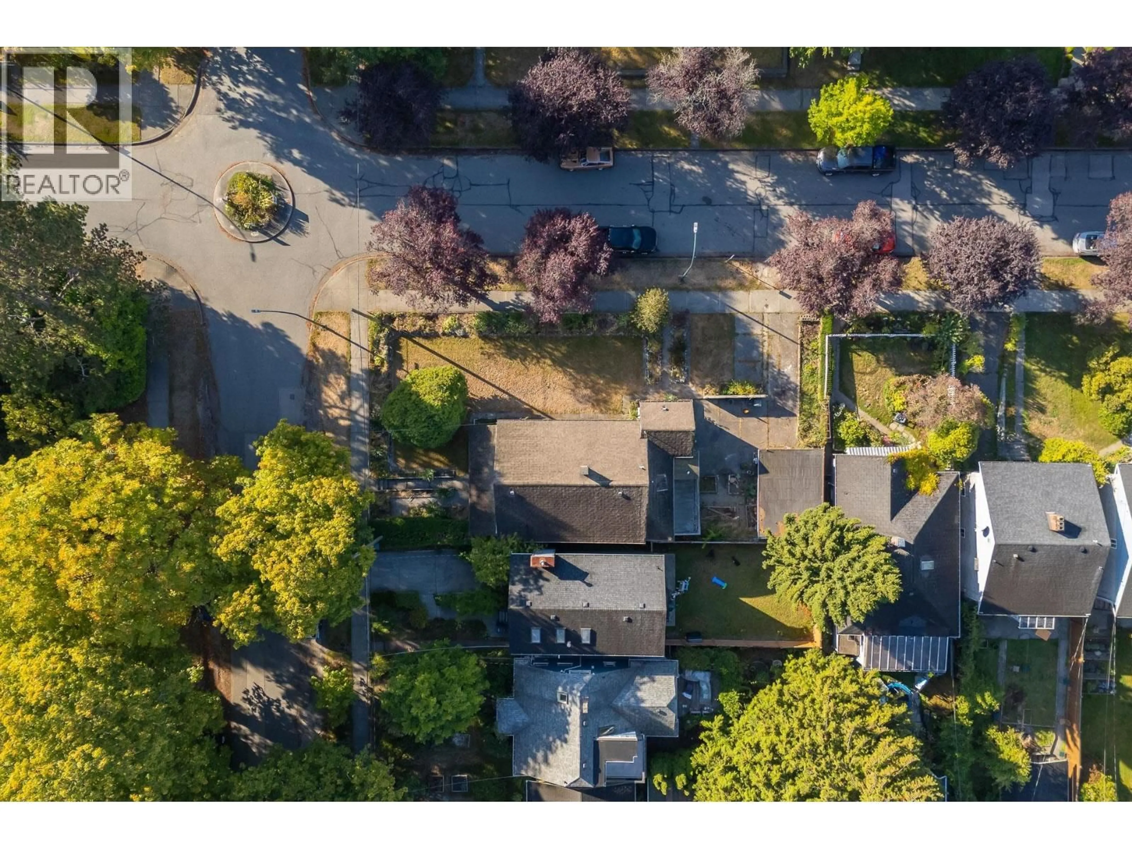 A pic from outside/outdoor area/front of a property/back of a property/a pic from drone, street for 505 PENTICTON STREET, Vancouver British Columbia V5K3L7
