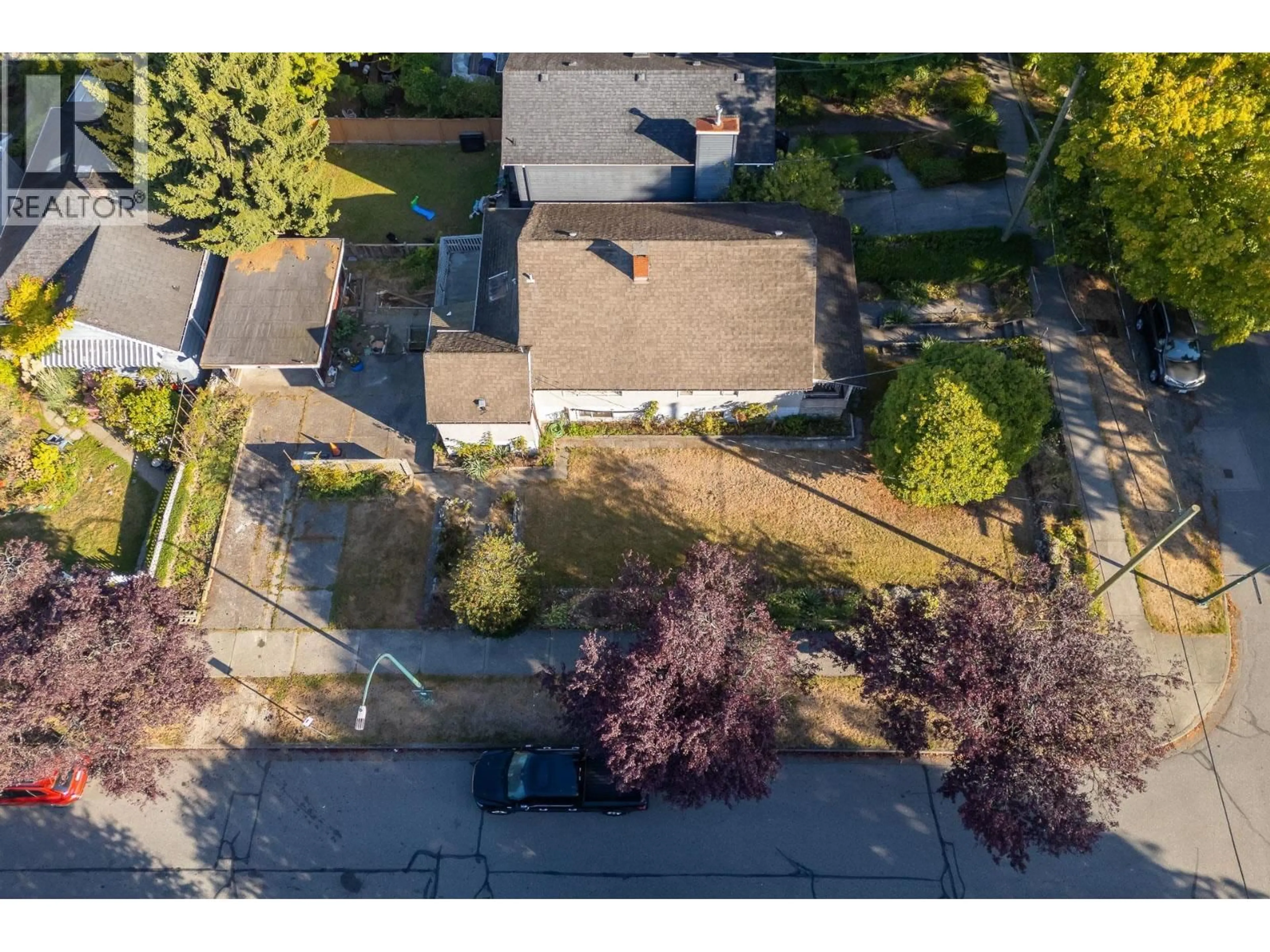 A pic from outside/outdoor area/front of a property/back of a property/a pic from drone, street for 505 PENTICTON STREET, Vancouver British Columbia V5K3L7