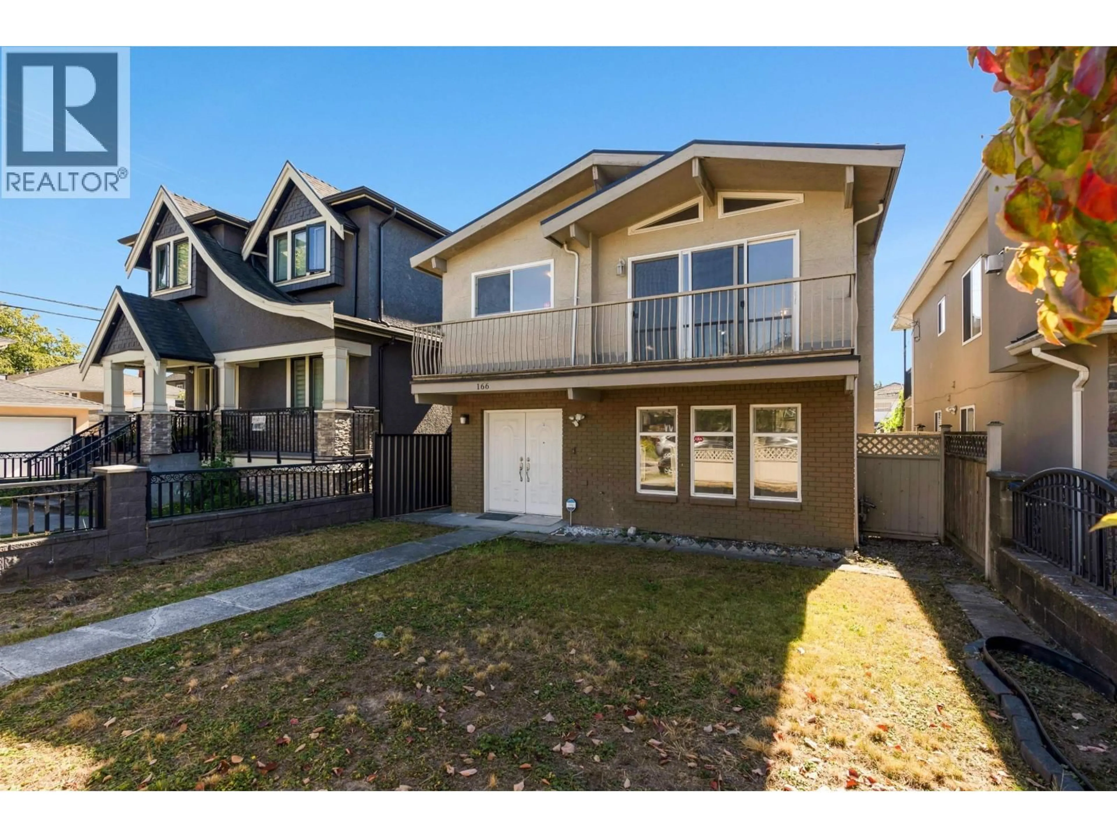 Home with vinyl exterior material, street for 166 51ST AVENUE, Vancouver British Columbia V5X1C3