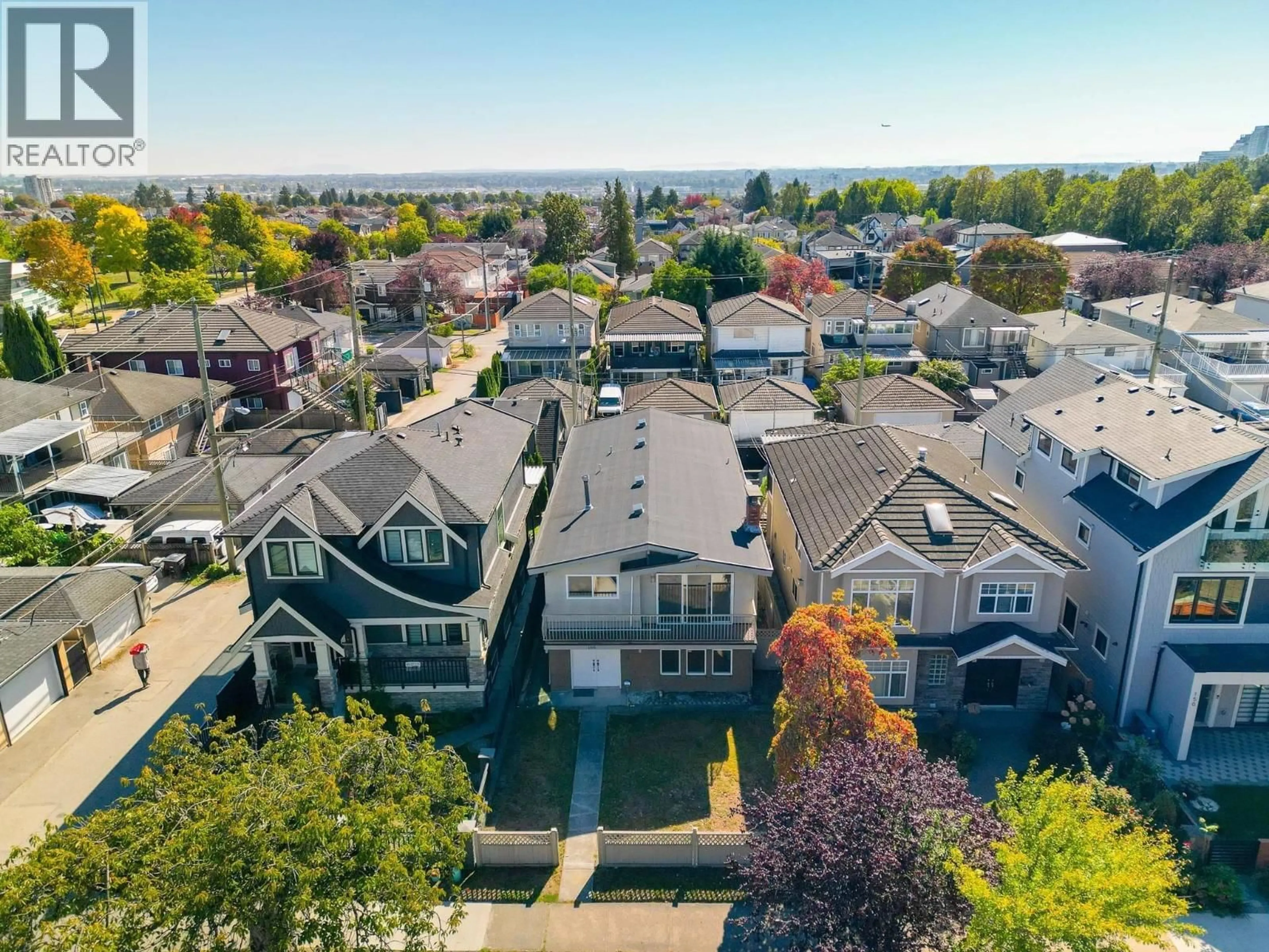 A pic from outside/outdoor area/front of a property/back of a property/a pic from drone, unknown for 166 51ST AVENUE, Vancouver British Columbia V5X1C3