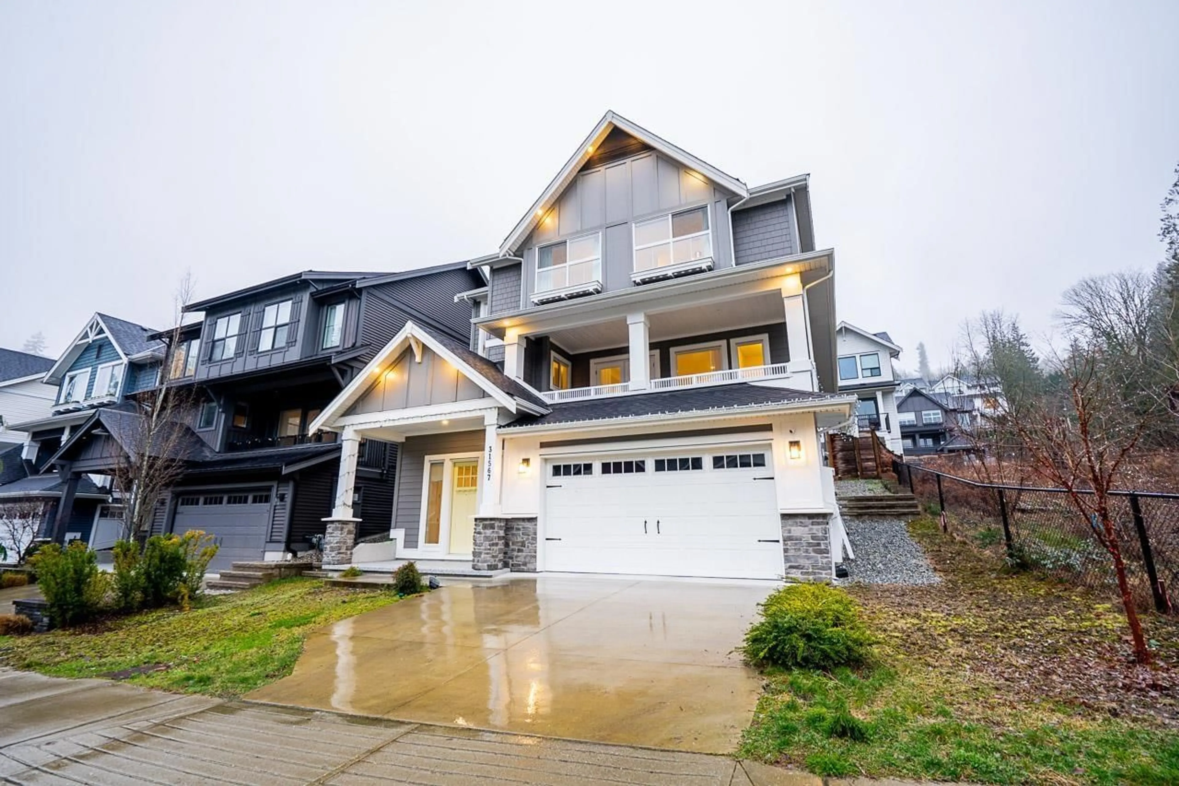 Home with vinyl exterior material, street for 31567 MONTGOMERY PLACE, Mission British Columbia V4S0E7