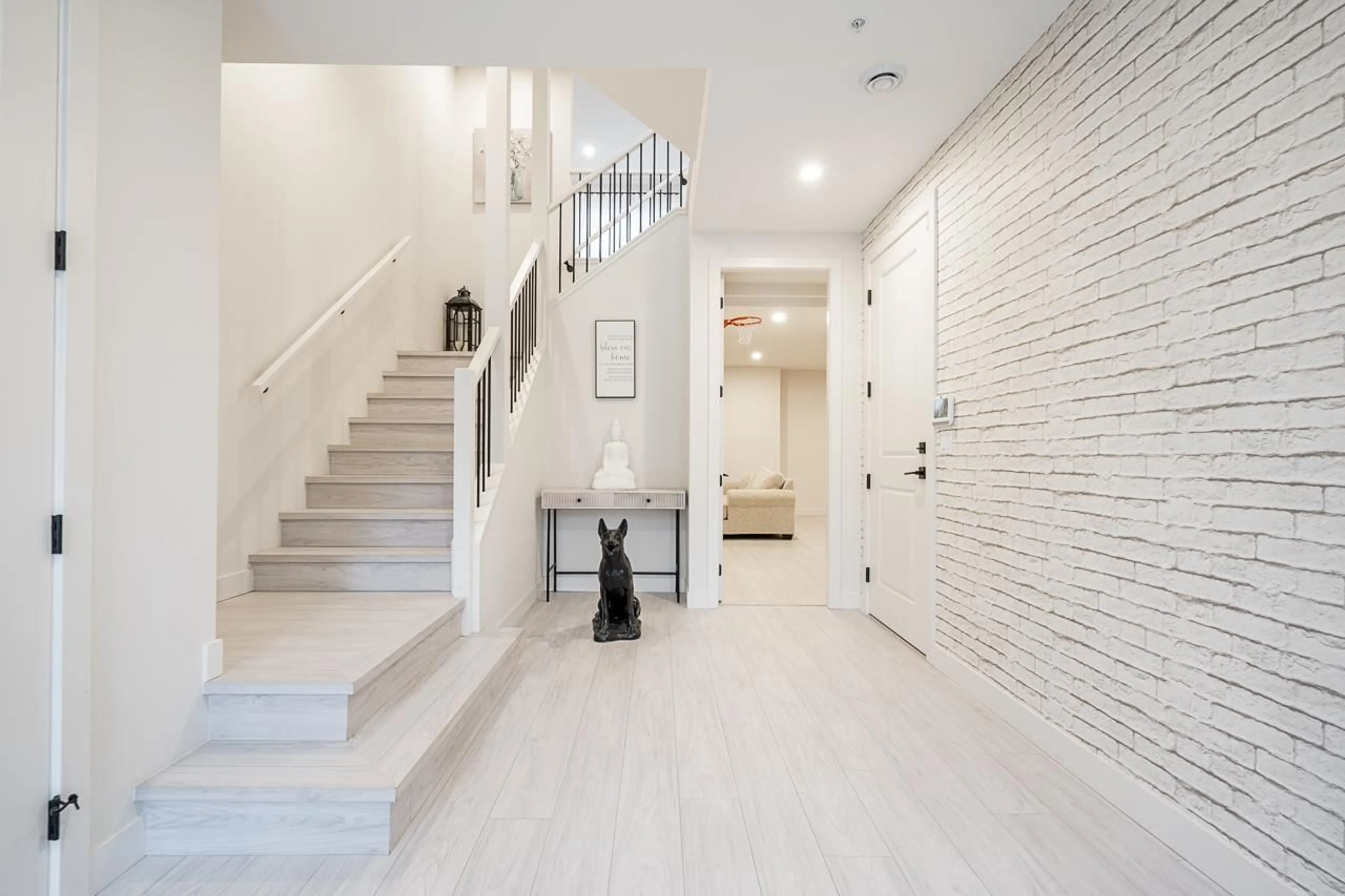 Indoor foyer for 31567 MONTGOMERY PLACE, Mission British Columbia V4S0E7