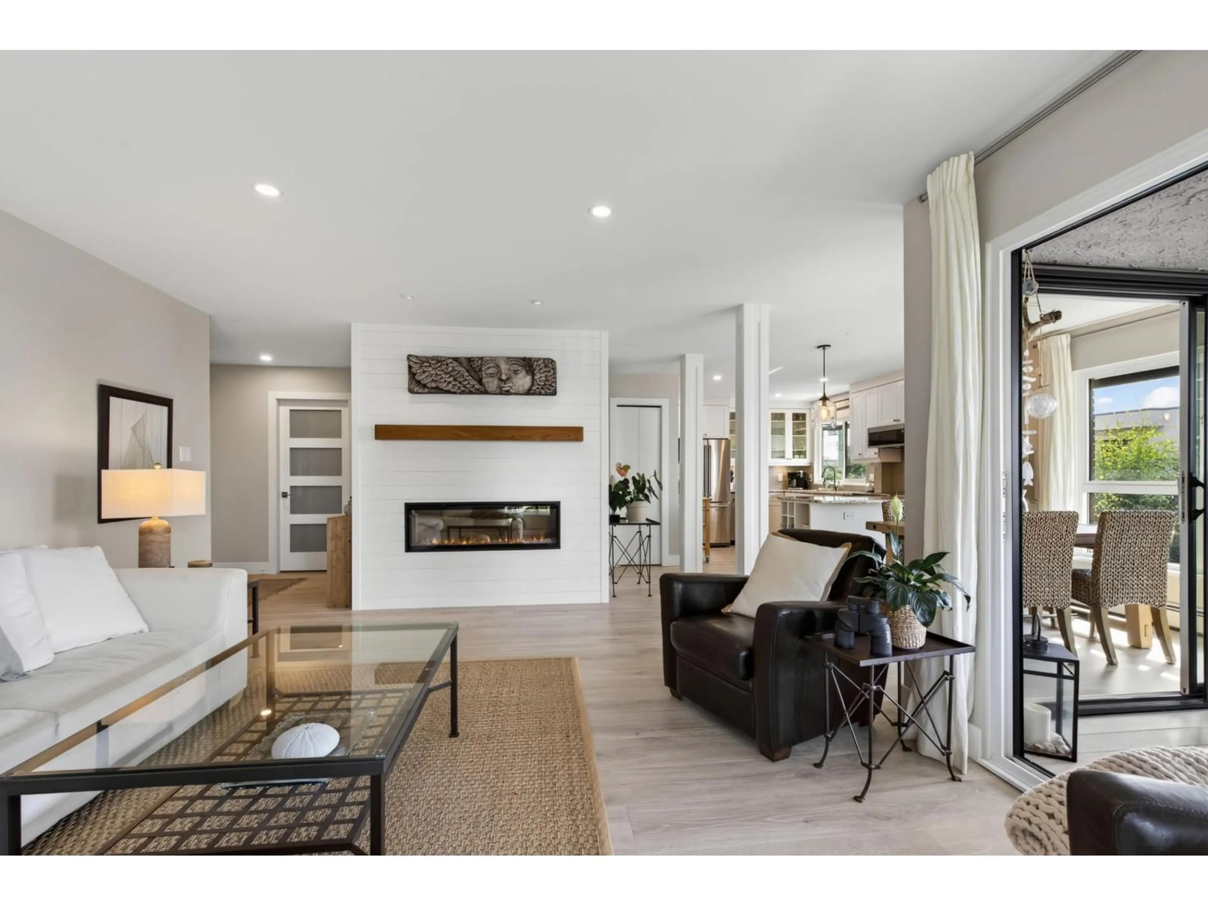 Living room with furniture, unknown for 302 - 1290 MARTIN STREET, White Rock British Columbia V4B3W3