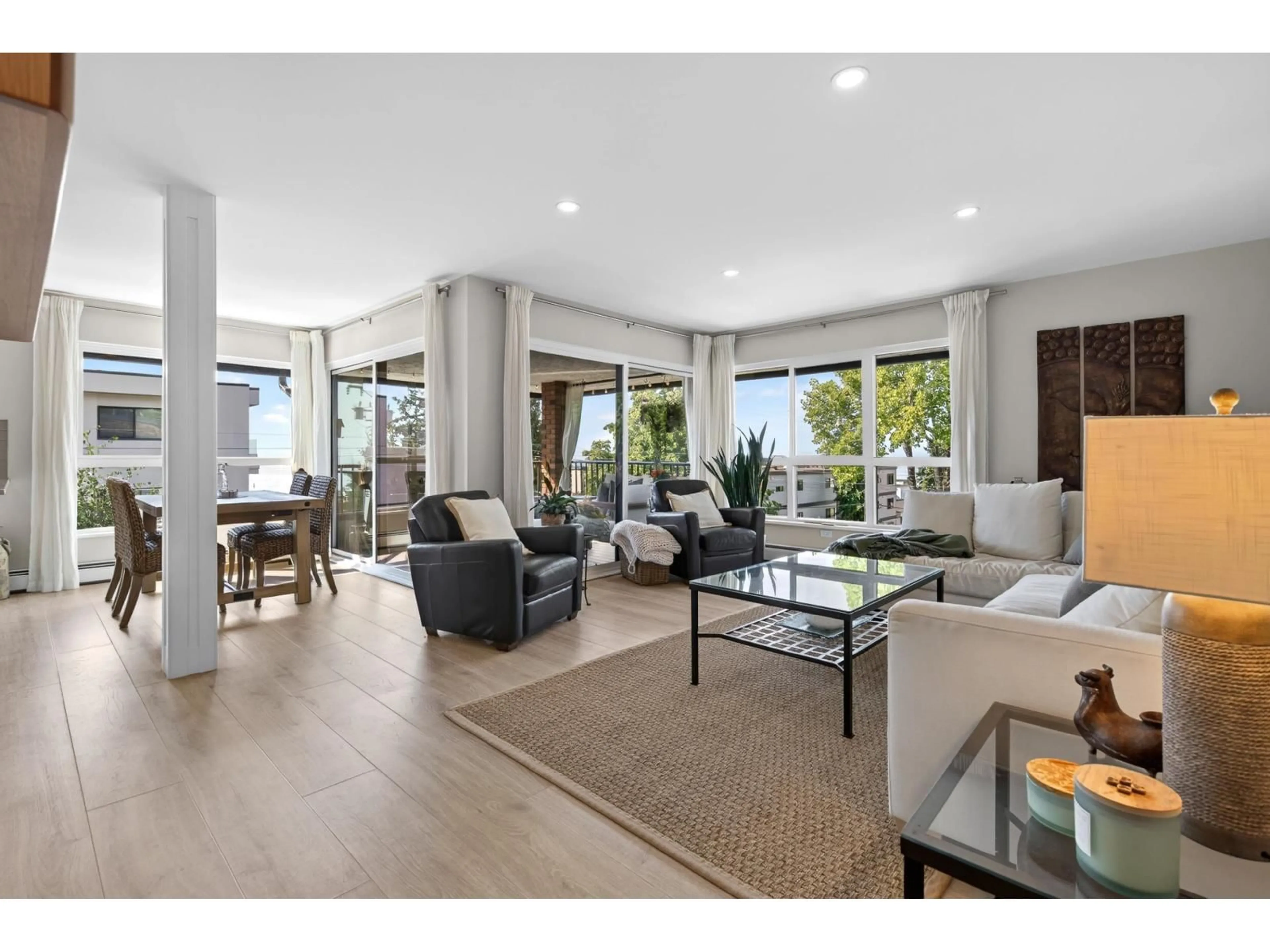 Living room with furniture, unknown for 302 - 1290 MARTIN STREET, White Rock British Columbia V4B3W3