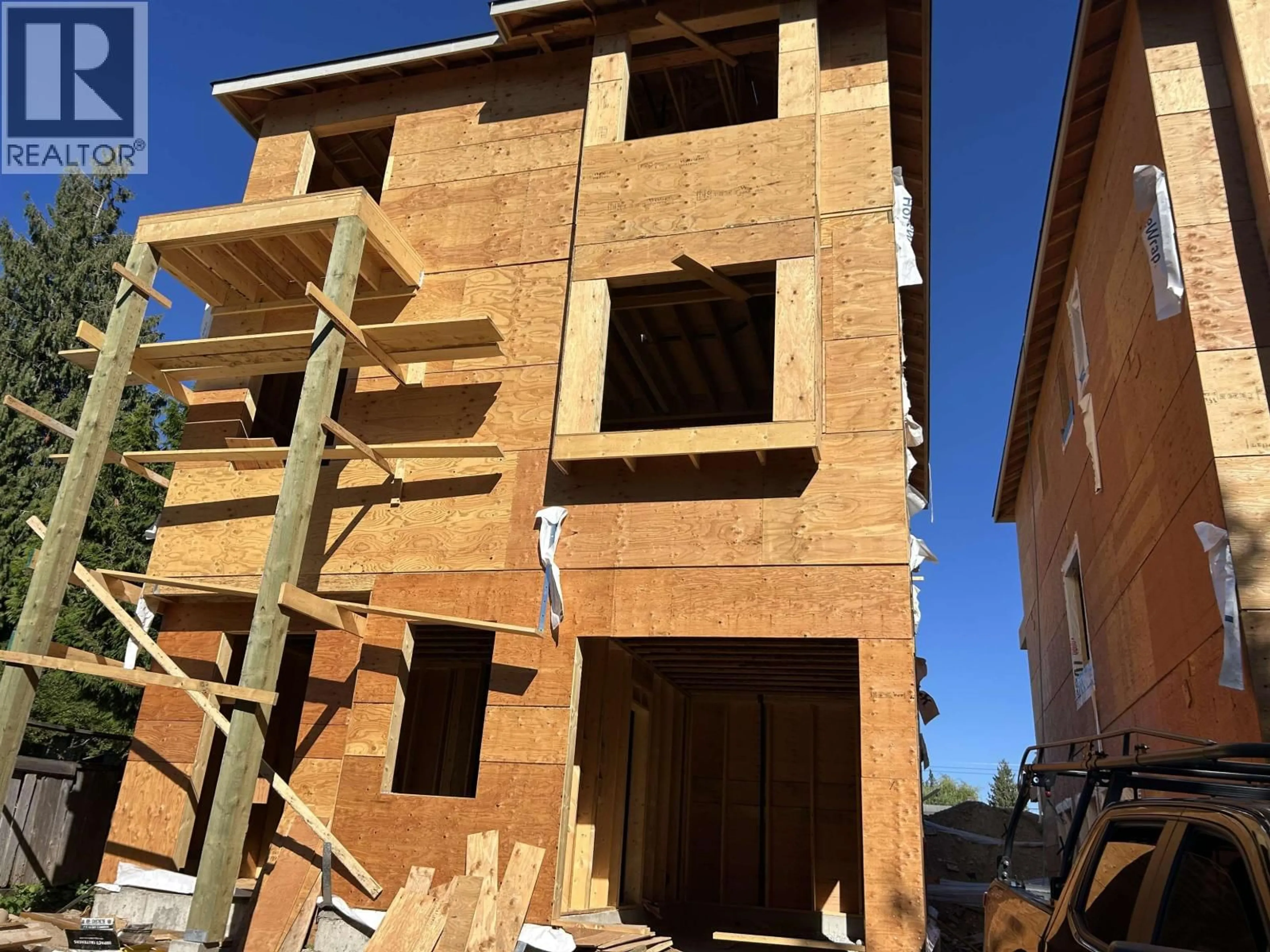 Home with brick exterior material, building for 3 - 7337 DOW AVENUE, Burnaby British Columbia V5J3X3