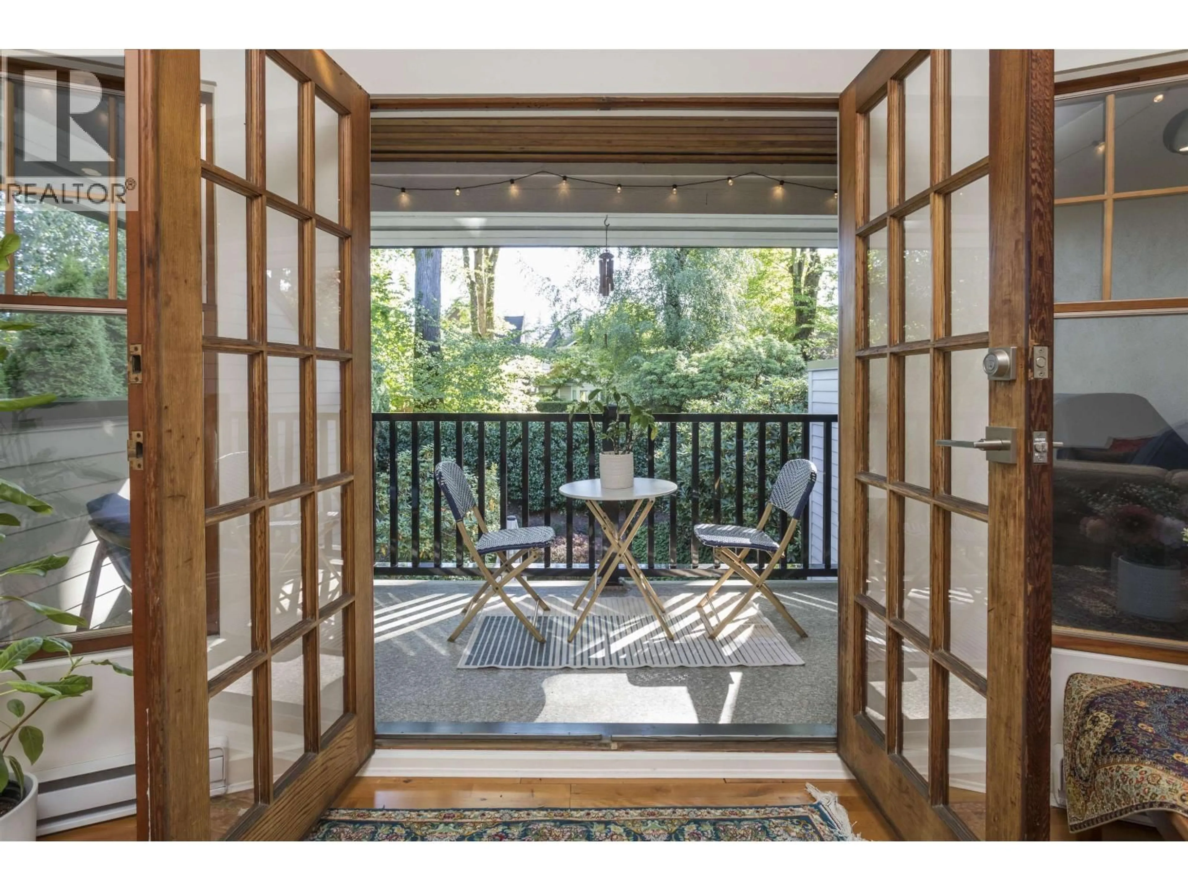 Indoor entryway for 1975 13TH AVENUE, Vancouver British Columbia V6J2H5