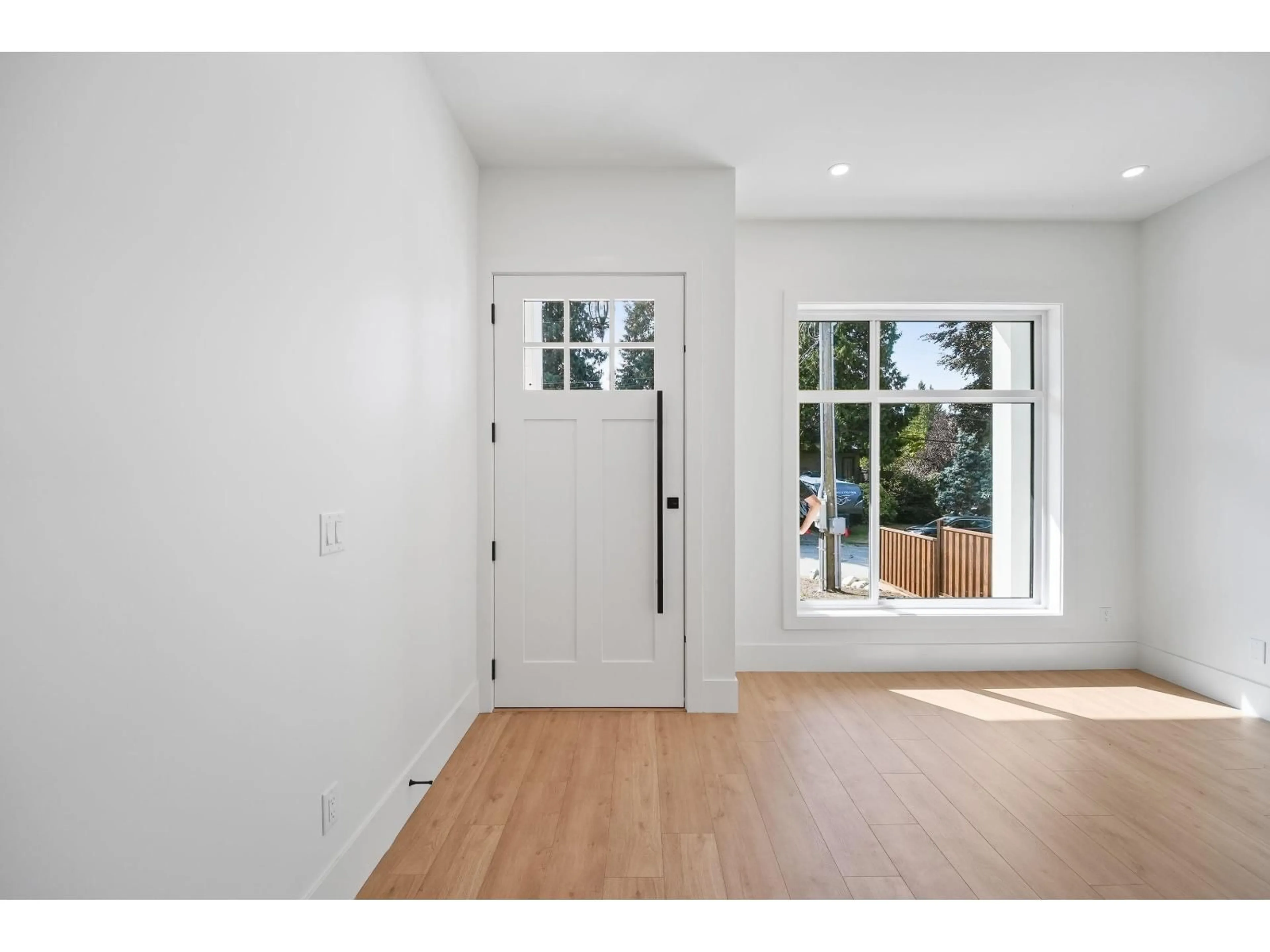 Indoor entryway for 10564 SUNCREST DRIVE, Delta British Columbia V4C2N5