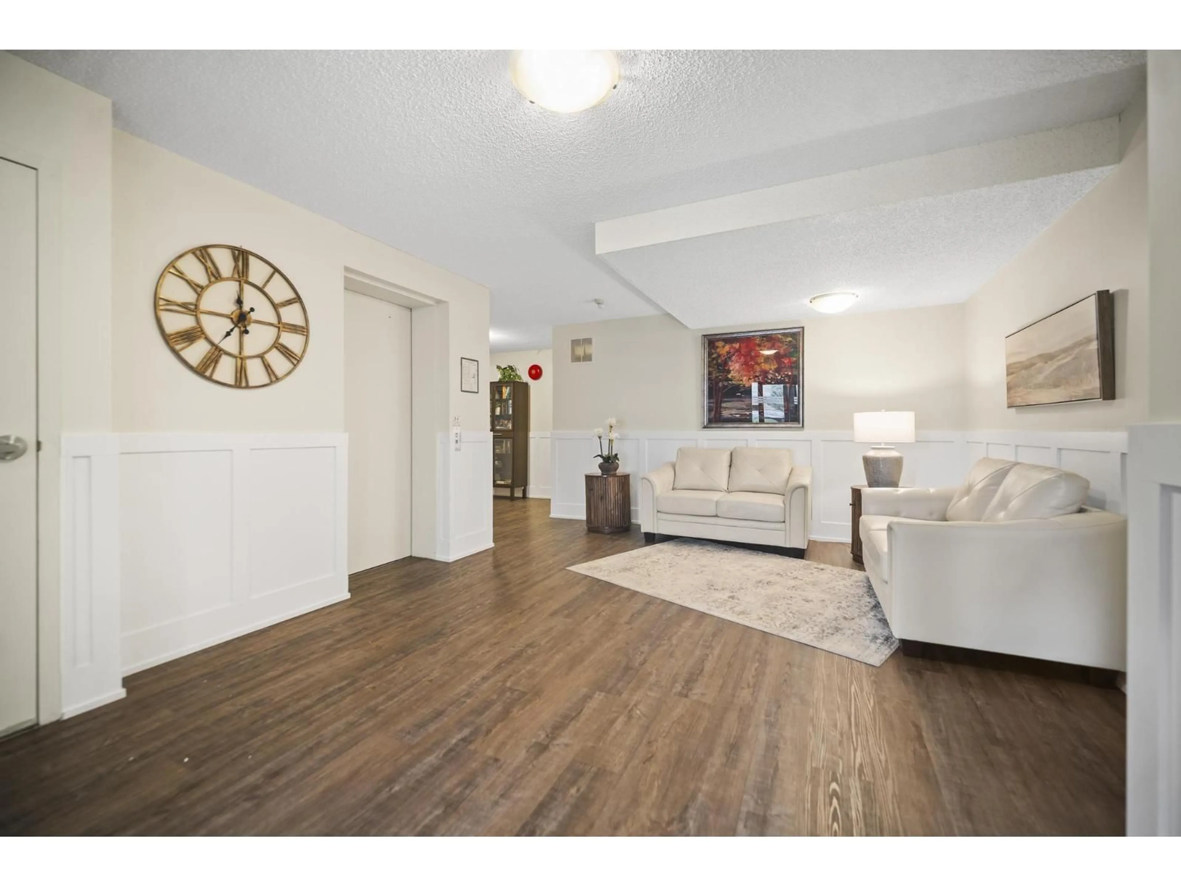 Living room with furniture, wood/laminate floor for 310 - 1280 FIR STREET, White Rock British Columbia V4B4B1