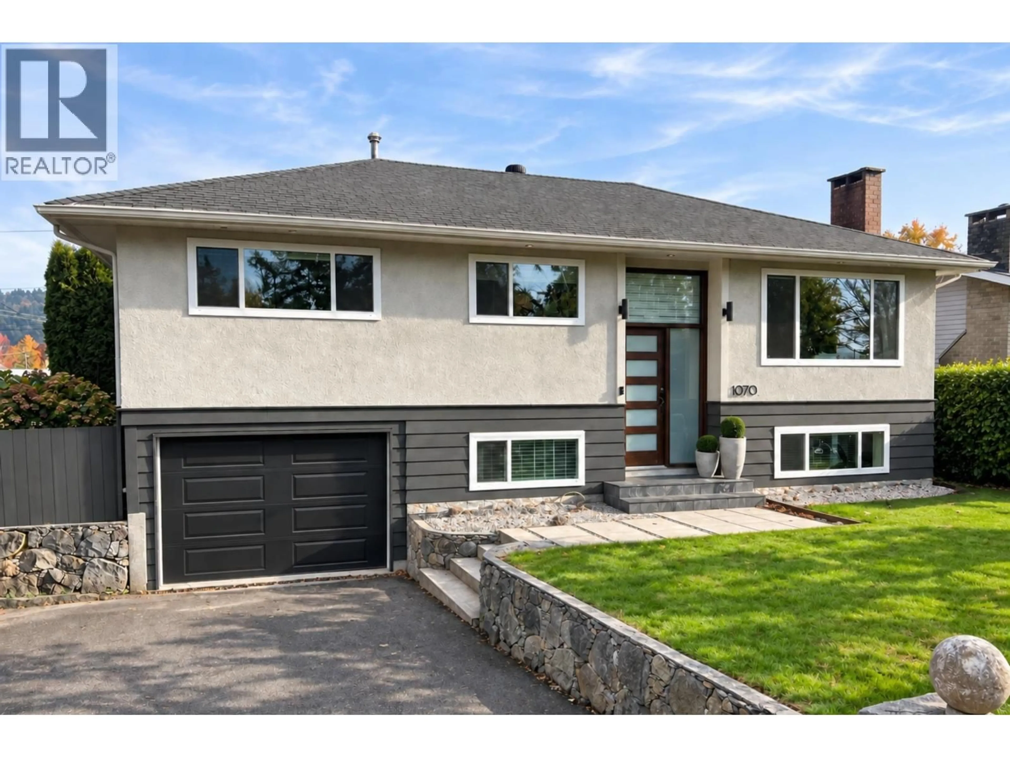 Home with vinyl exterior material, street for 1070 STRATFORD AVENUE, Burnaby British Columbia V5B3X8