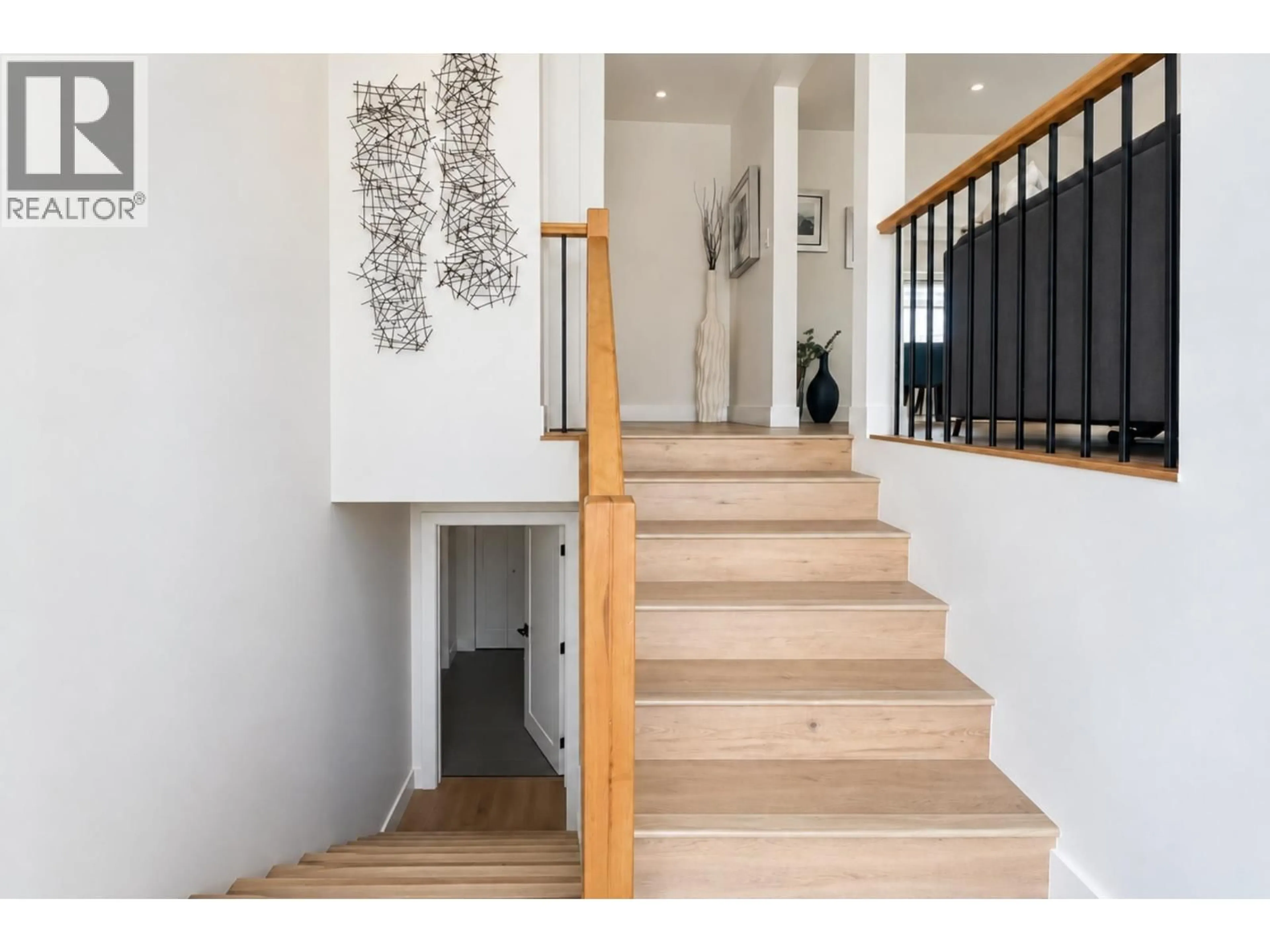 Unknown for 1070 STRATFORD AVENUE, Burnaby British Columbia V5B3X8