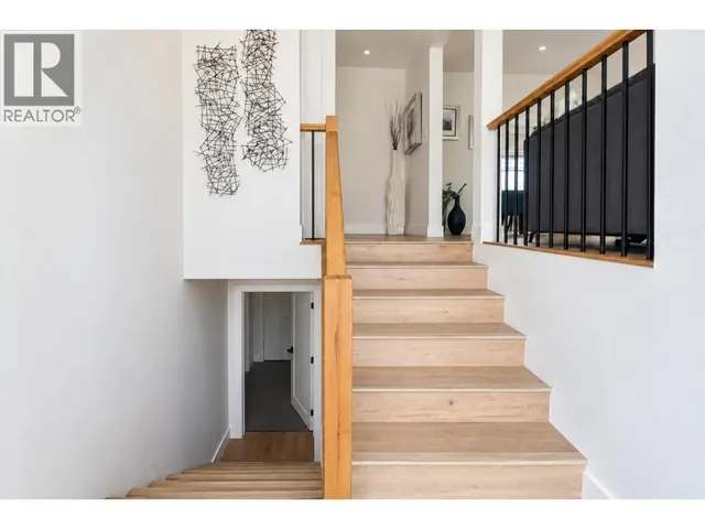 1070 STRATFORD AVENUE, Burnaby 2