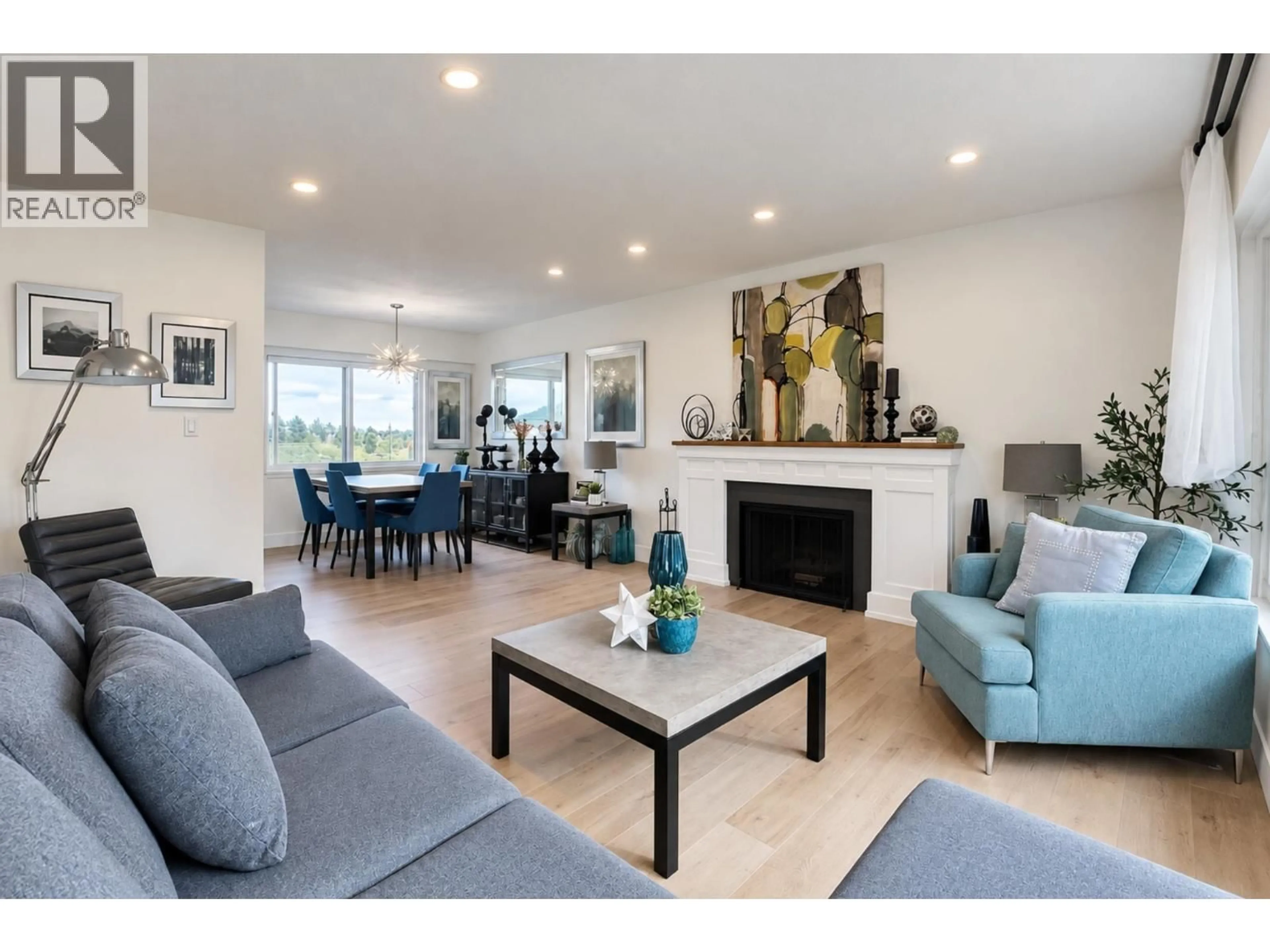 Living room with furniture, wood/laminate floor for 1070 STRATFORD AVENUE, Burnaby British Columbia V5B3X8