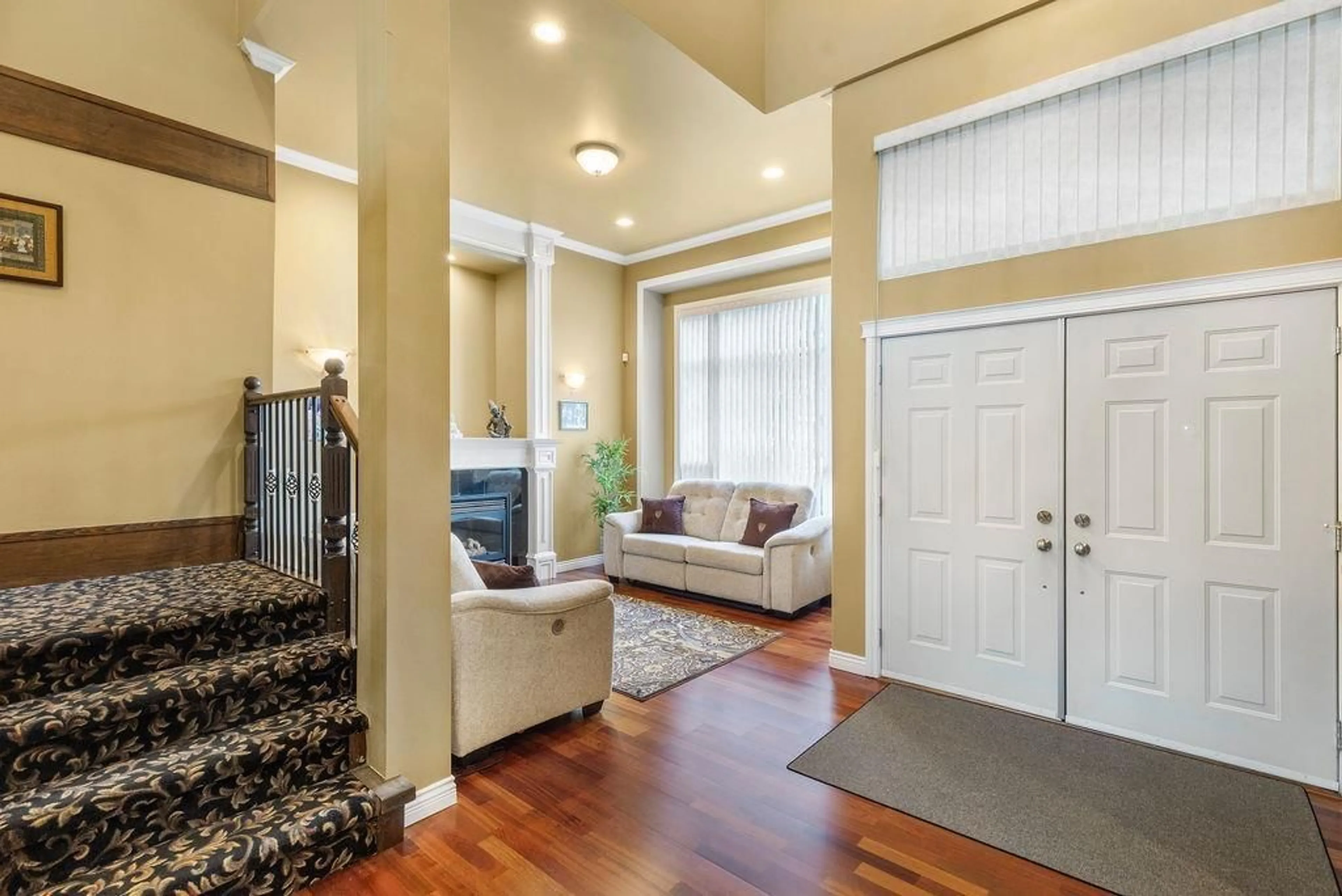 Indoor entryway for 14846 72A AVENUE, Surrey British Columbia V3S0T7