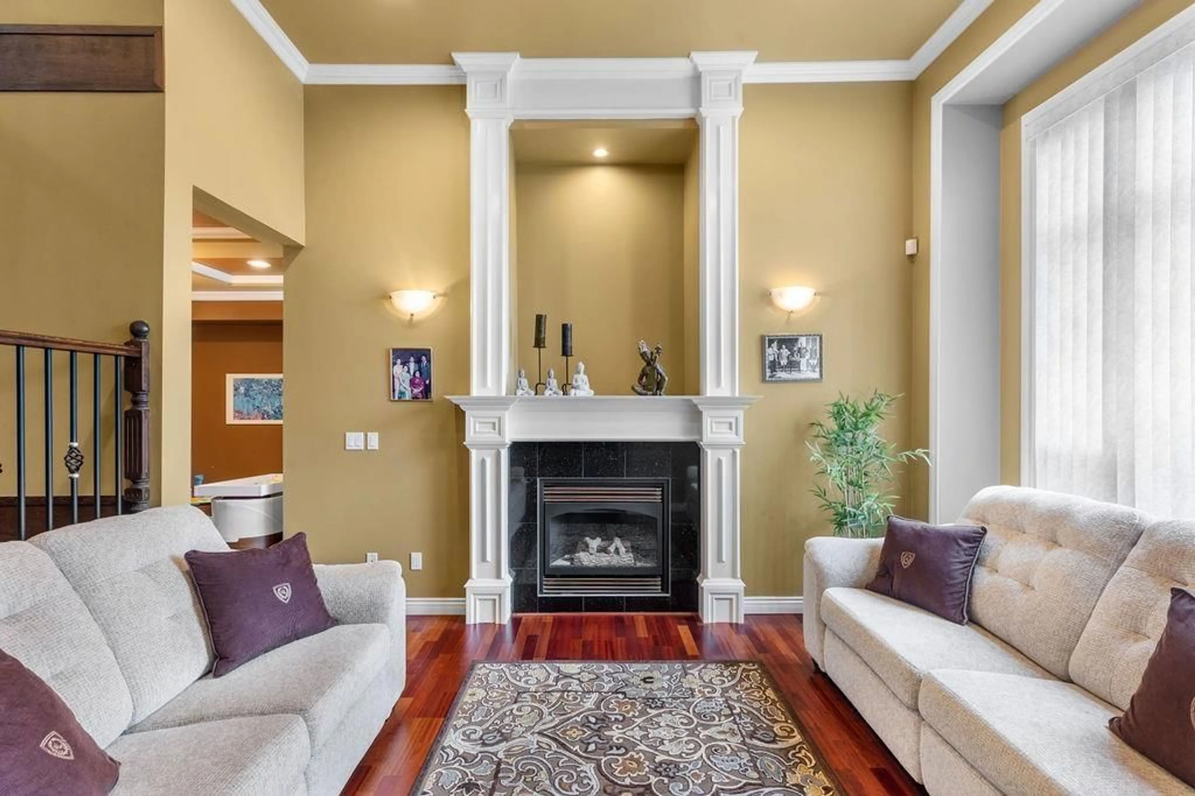 Living room with furniture, unknown for 14846 72A AVENUE, Surrey British Columbia V3S0T7