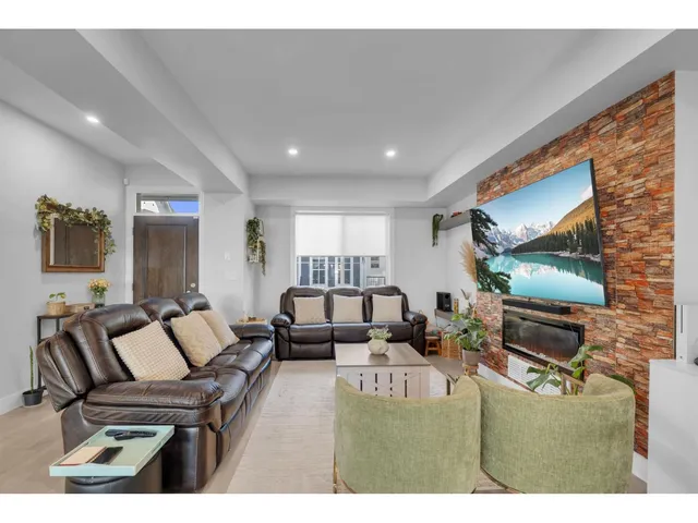 8137 FOXFERN ROAD, Chilliwack 5