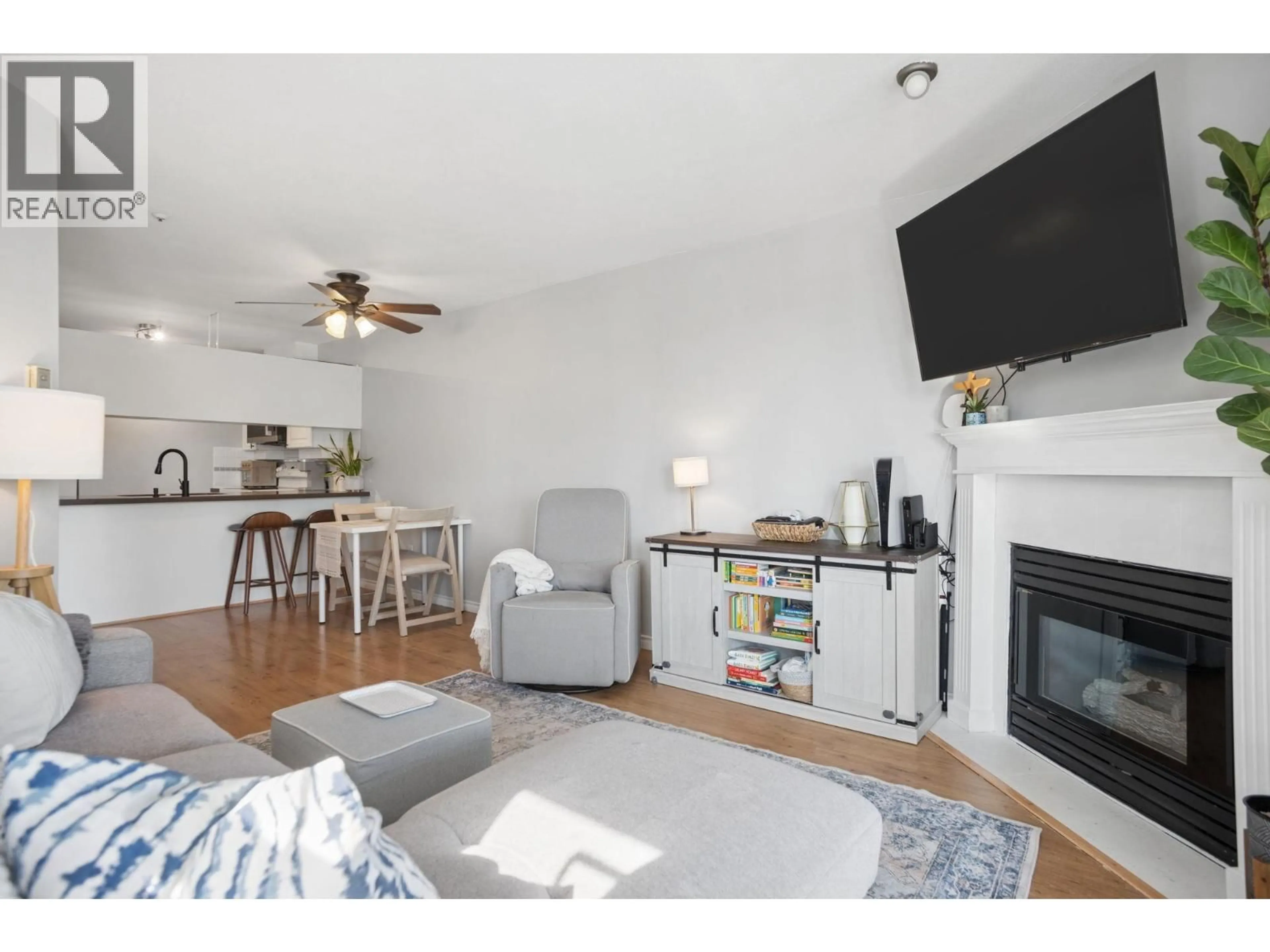 Living room with furniture, wood/laminate floor for 507 - 135 ELEVENTH STREET, New Westminster British Columbia V3M4C7