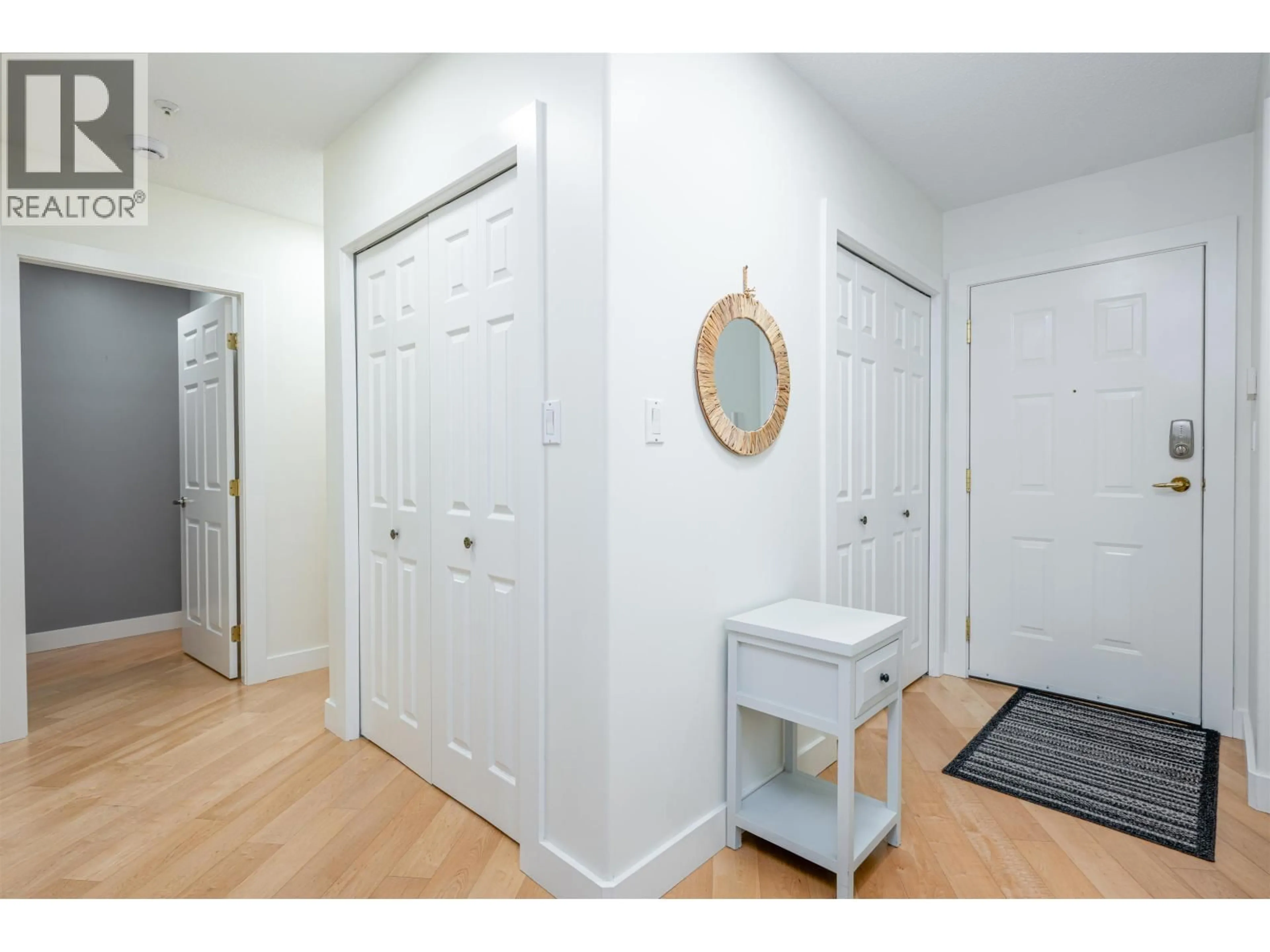 Indoor entryway for 104 - 1638 6TH AVENUE, Prince George British Columbia V2L3N6