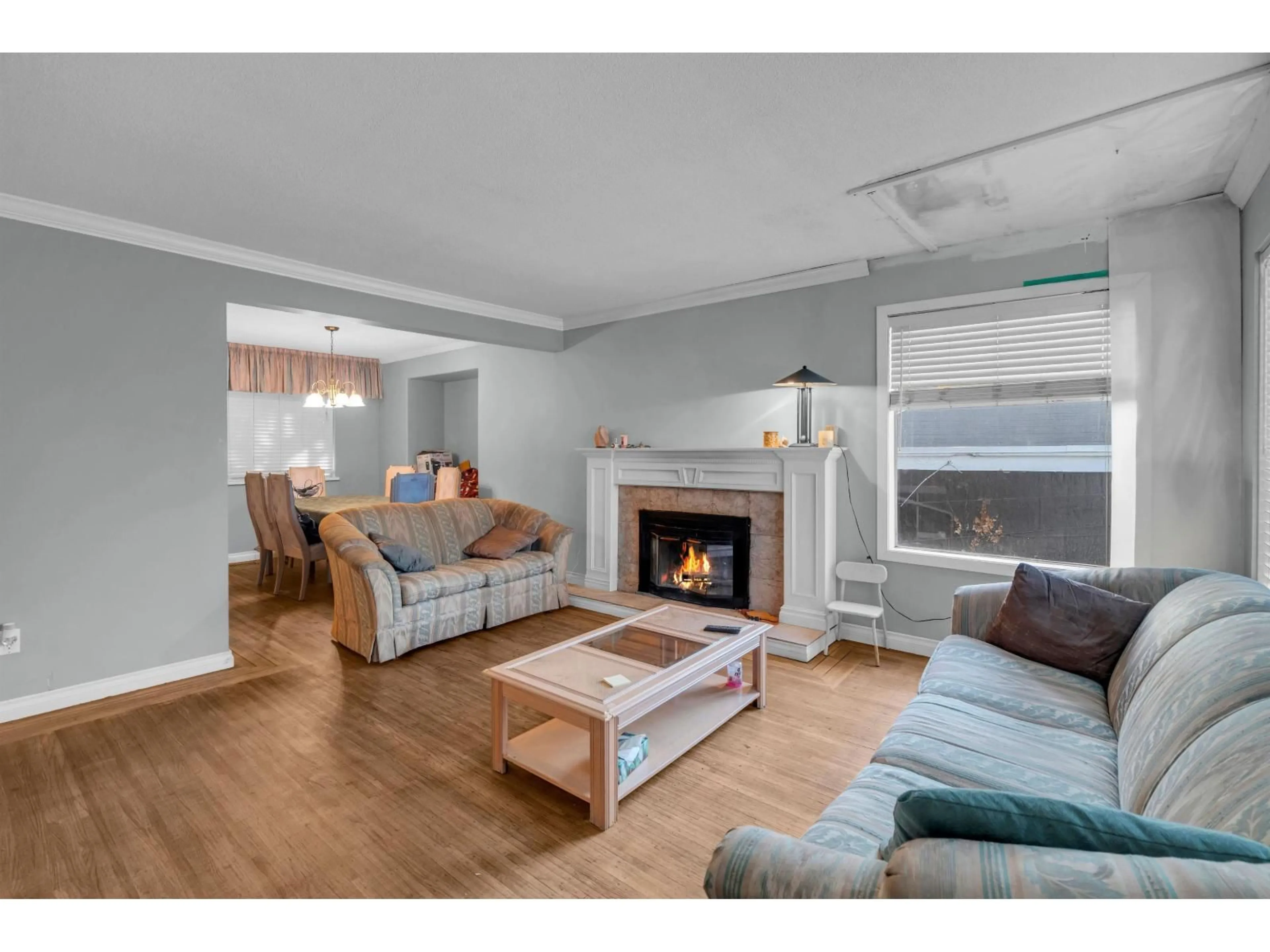 Living room with furniture, wood/laminate floor for 15102 PHEASANT DRIVE, Surrey British Columbia V3R4X5
