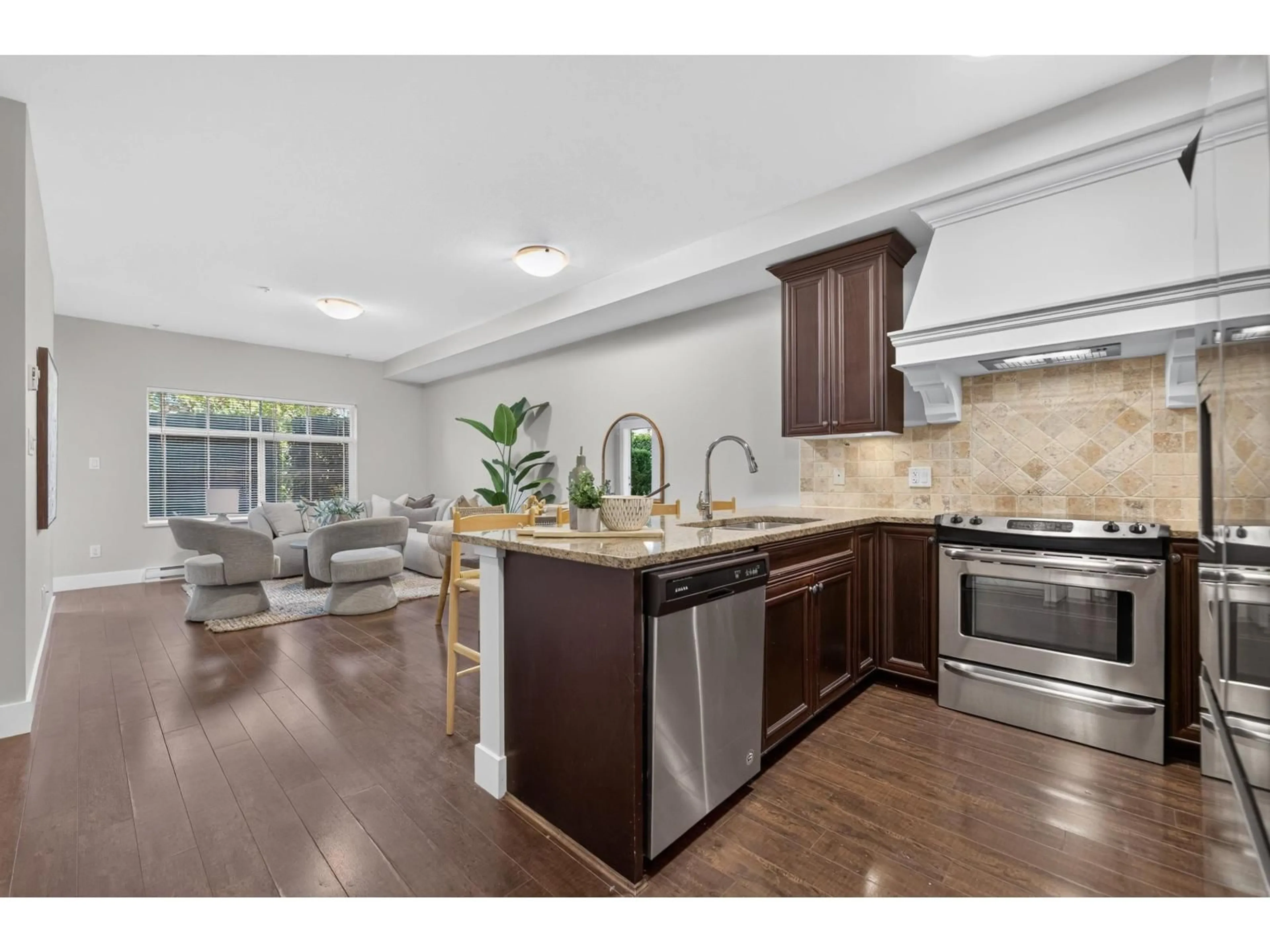 Open concept kitchen, unknown for 107 - 19530 65 AVENUE, Surrey British Columbia V4N6M1